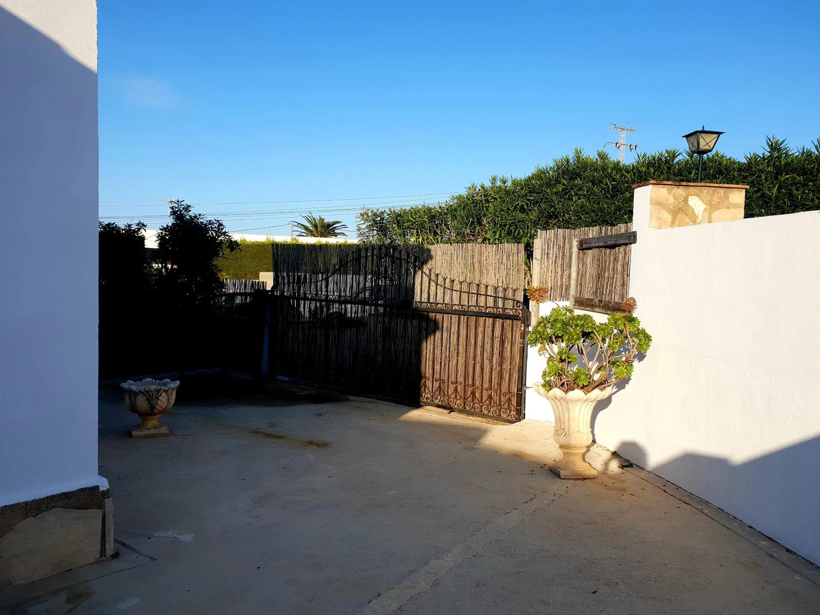 CASA DE CUATRO DORMITORIOS EN DENIA,MONTGO