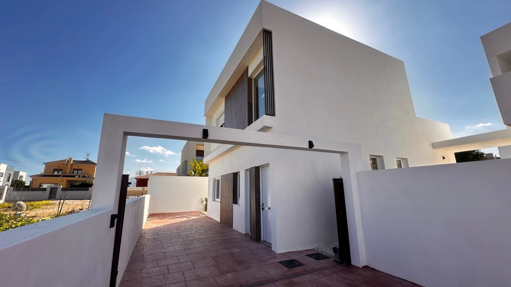 VENTA DE CHALET INDEPENDIENTE (NO ADOSADOS) ALTO STANDING, OBRA NUEVA, EN ZONA DE DENIA