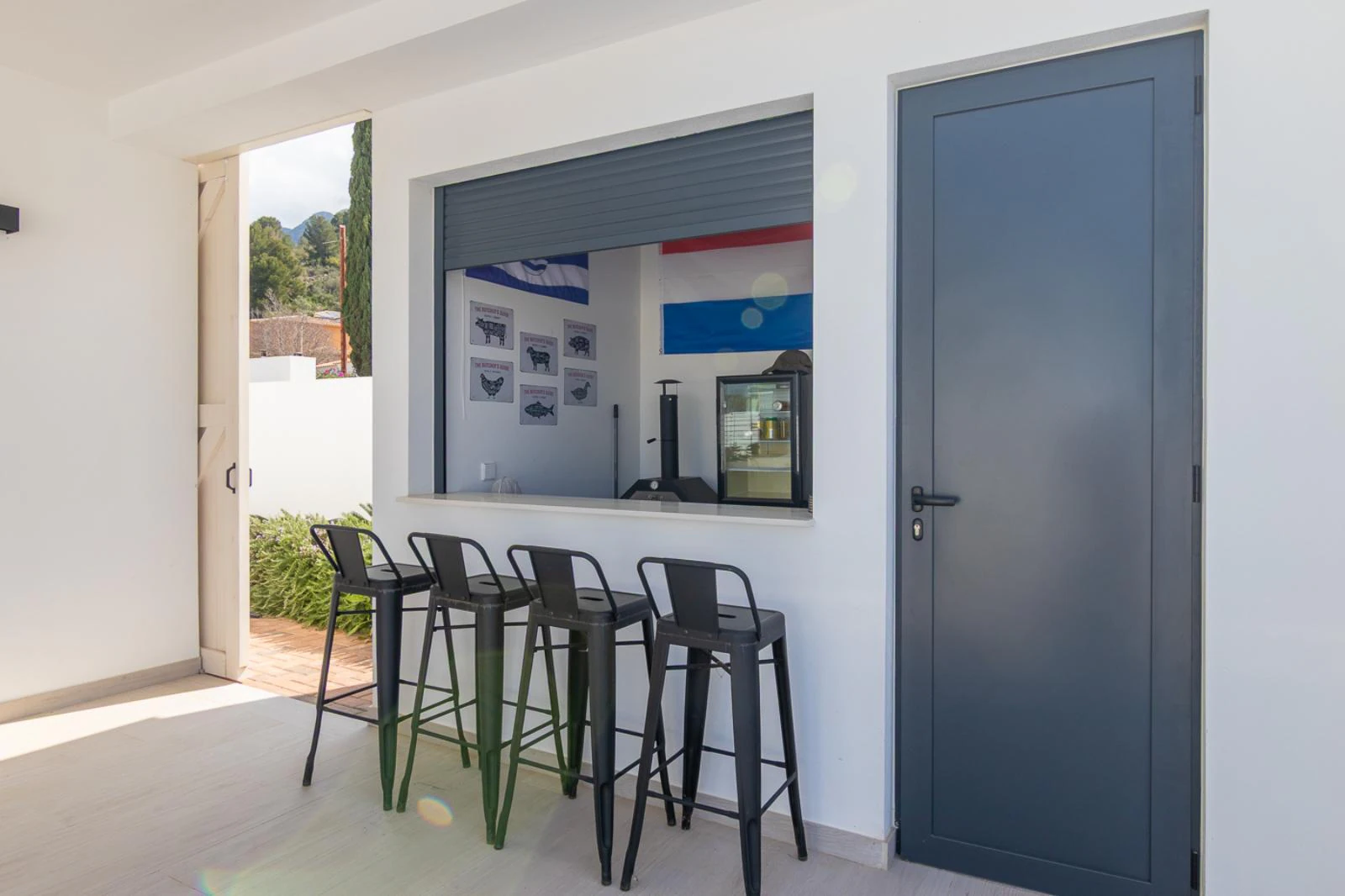 Villa moderna con vistas al mar y montaña en Denia