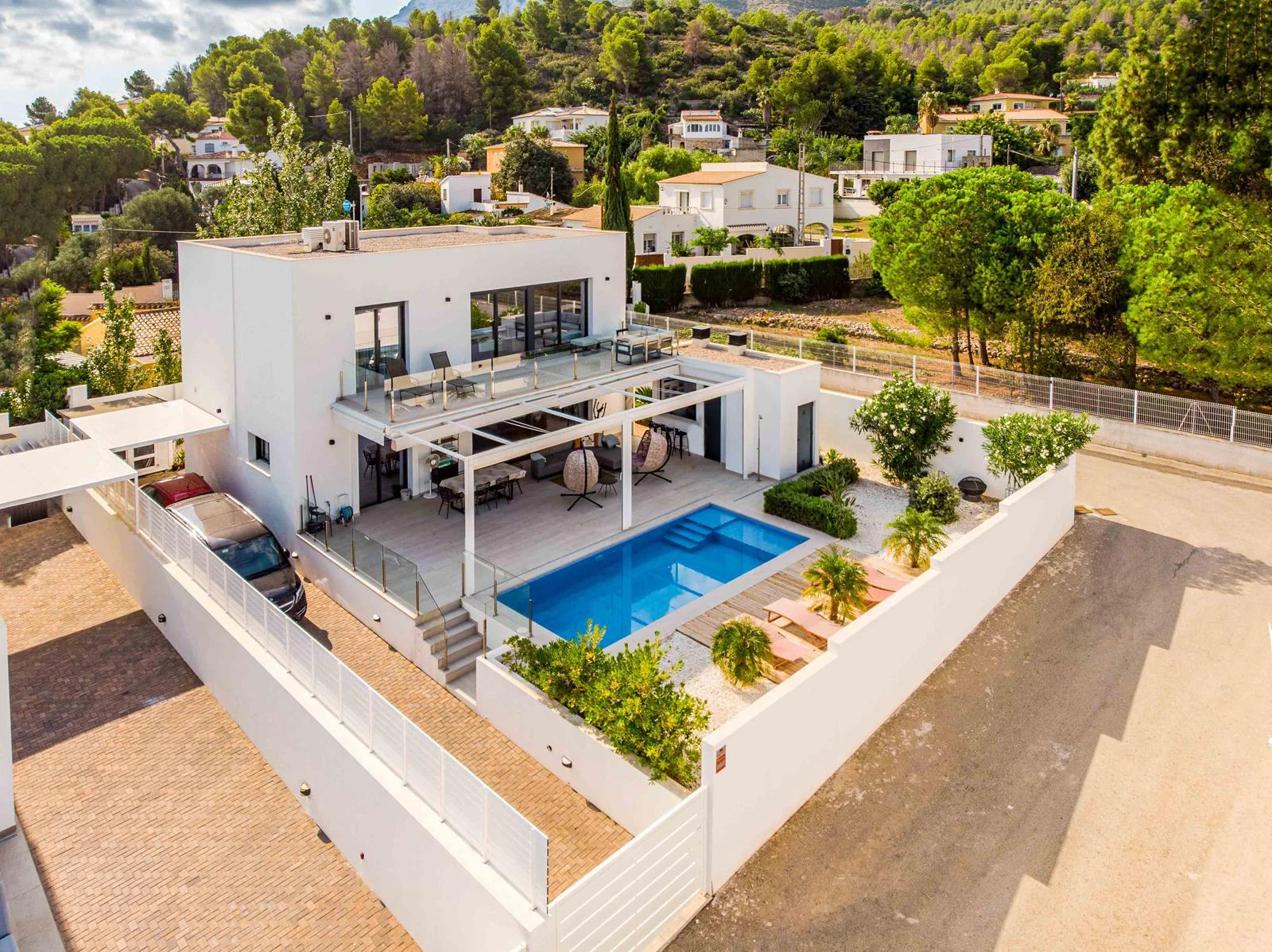 Villa moderna con vistas al mar y montaña en Denia
