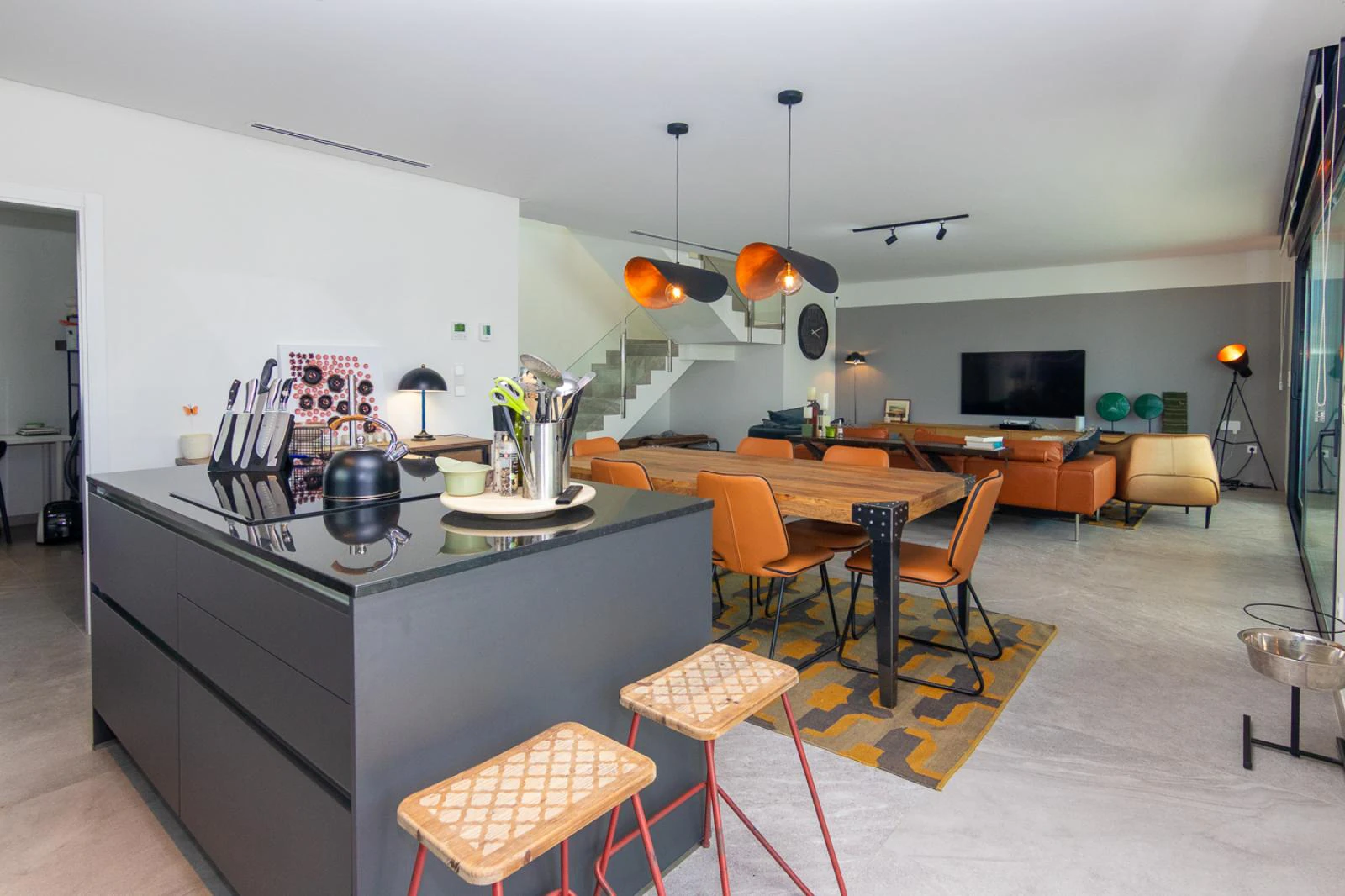 Villa moderna con vistas al mar y montaña en Denia