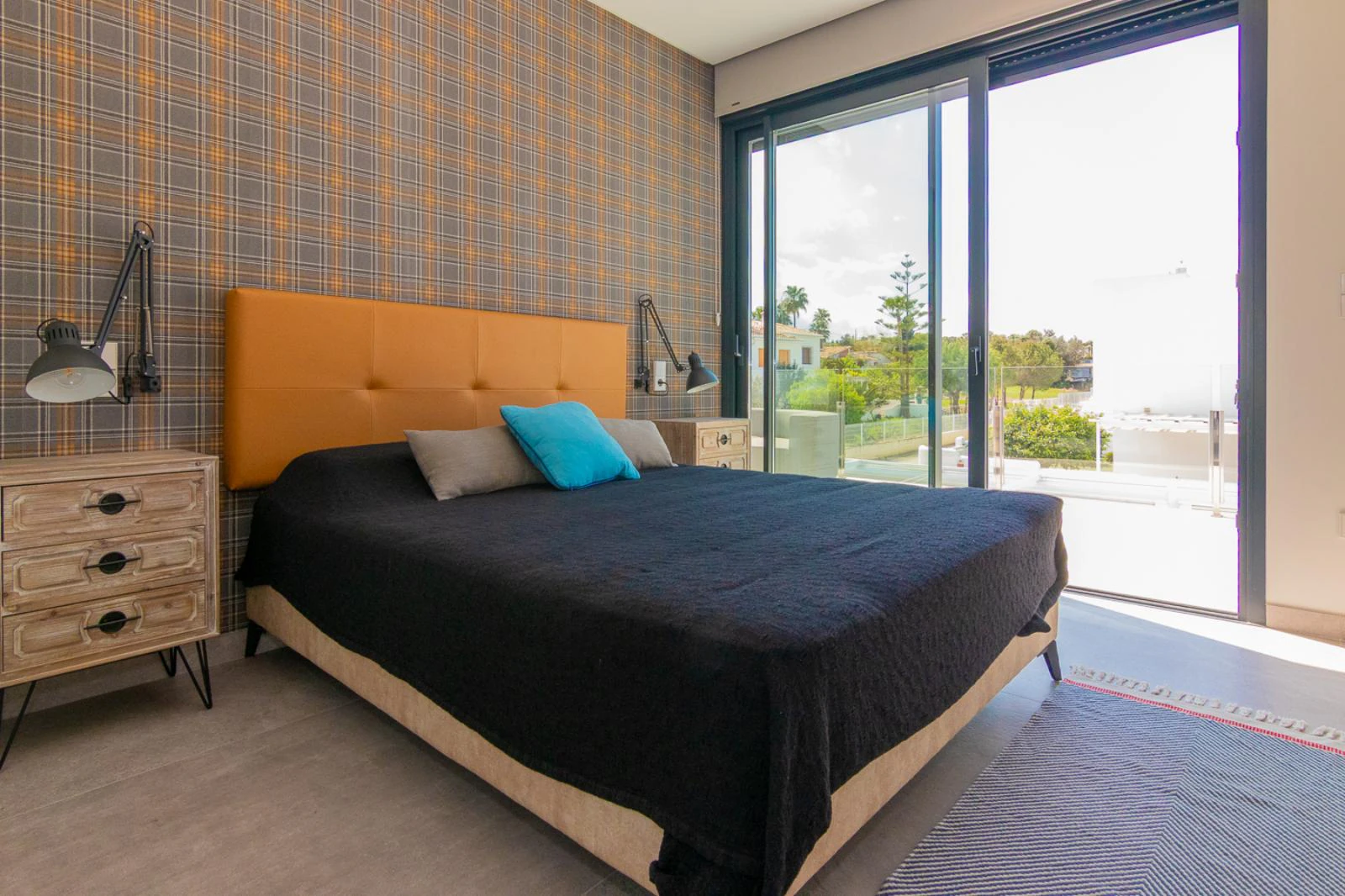 Villa moderna con vistas al mar y montaña en Denia