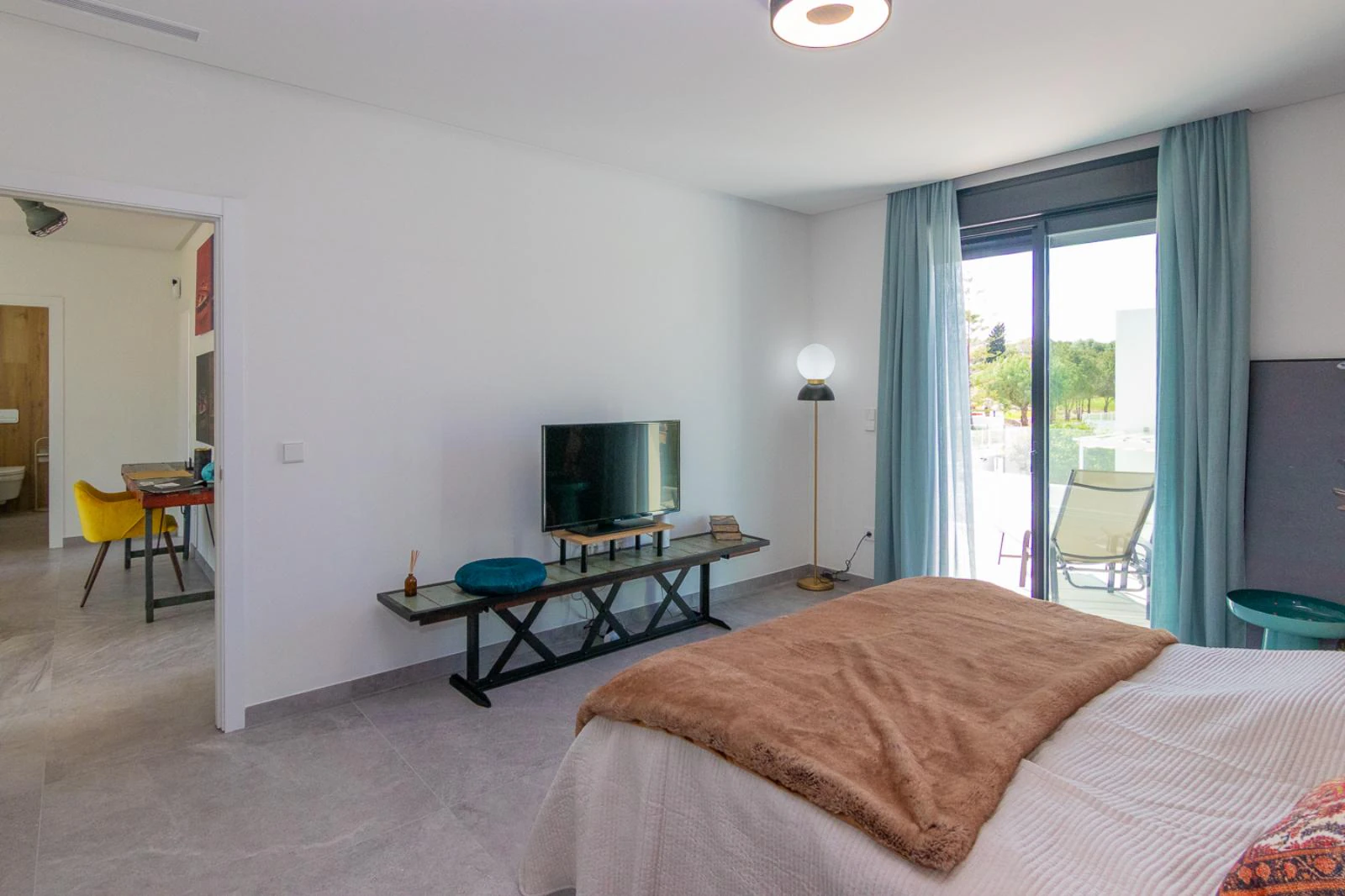Villa moderna con vistas al mar y montaña en Denia