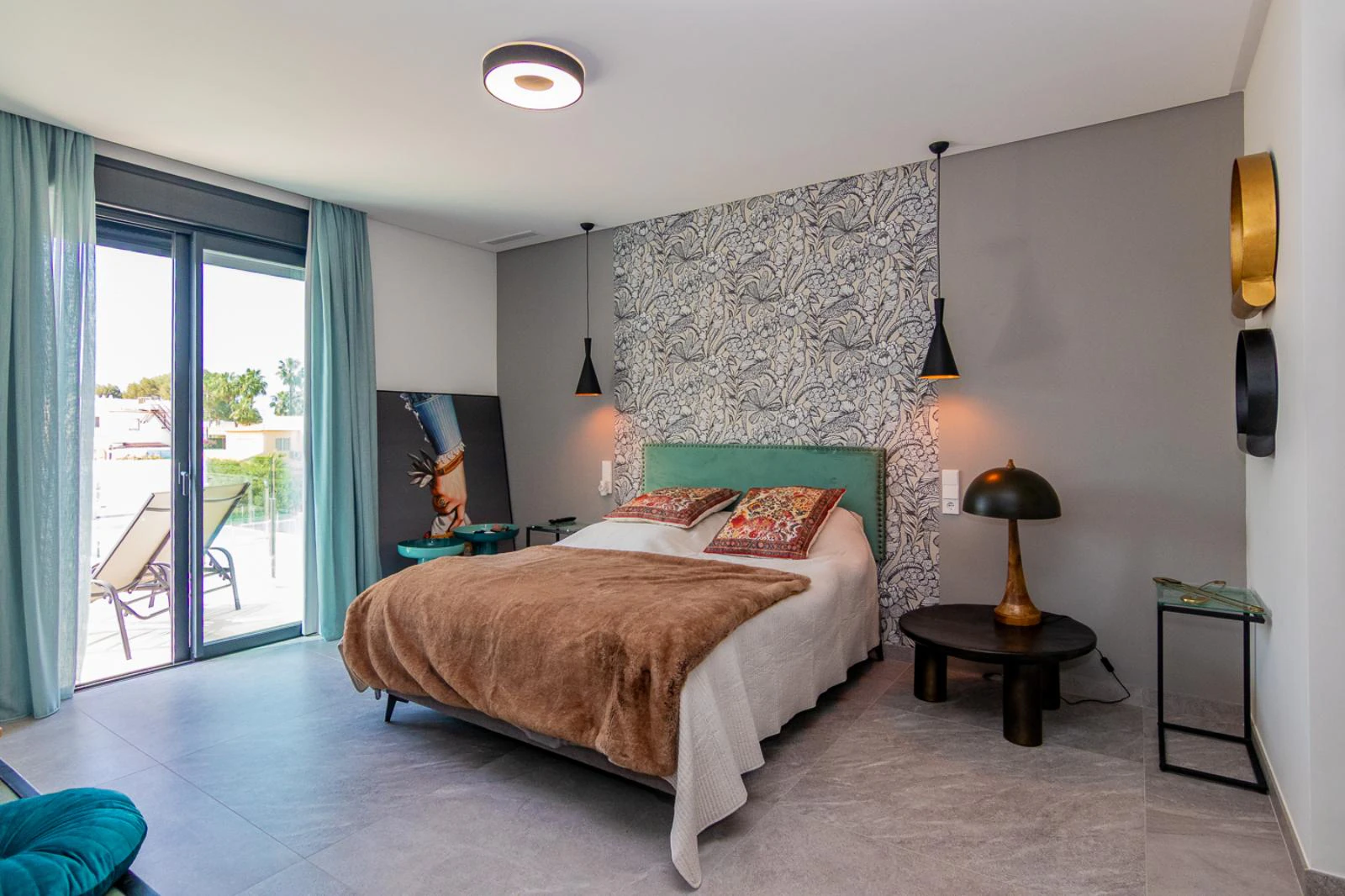 Villa moderna con vistas al mar y montaña en Denia