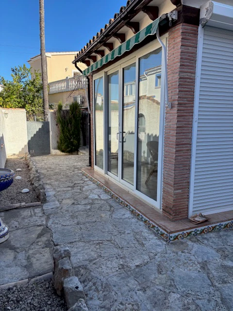 Chalet independiente cerca del mar