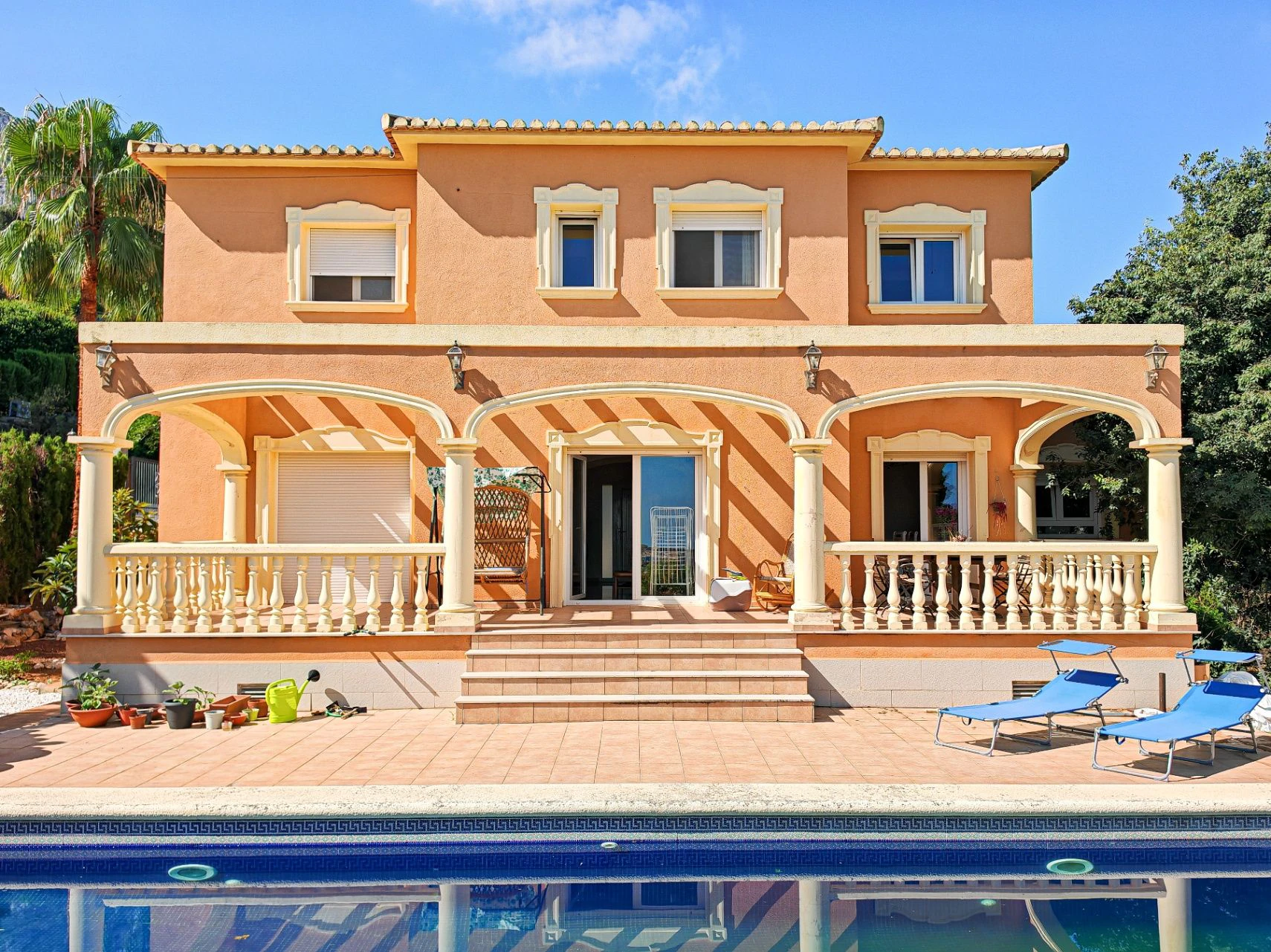 Gran chalet/villa en venta  muy   amplia  con piscina privada  en Denia