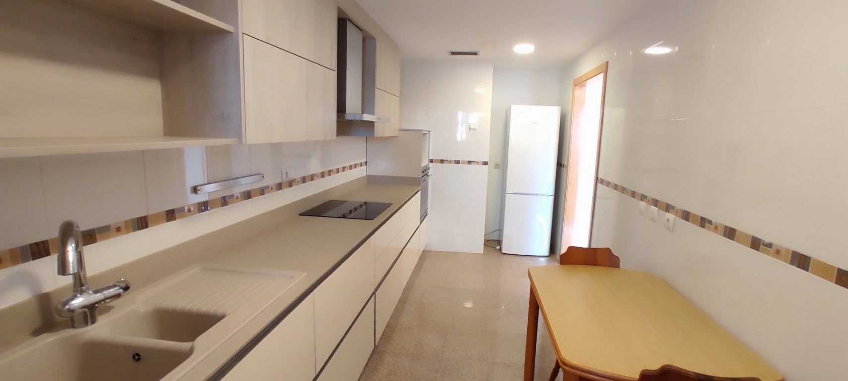 Atico duplex   a dos pasos del centro  y  el Mar