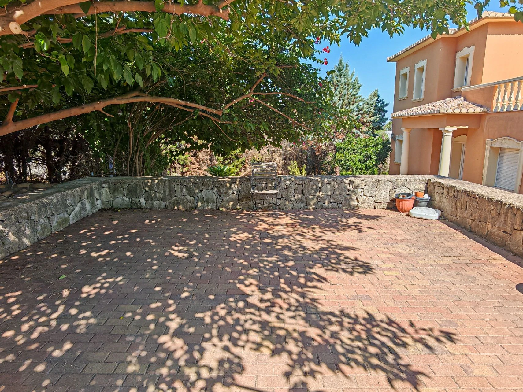 Gran chalet/villa en venta  muy   amplia  con piscina privada  en Denia