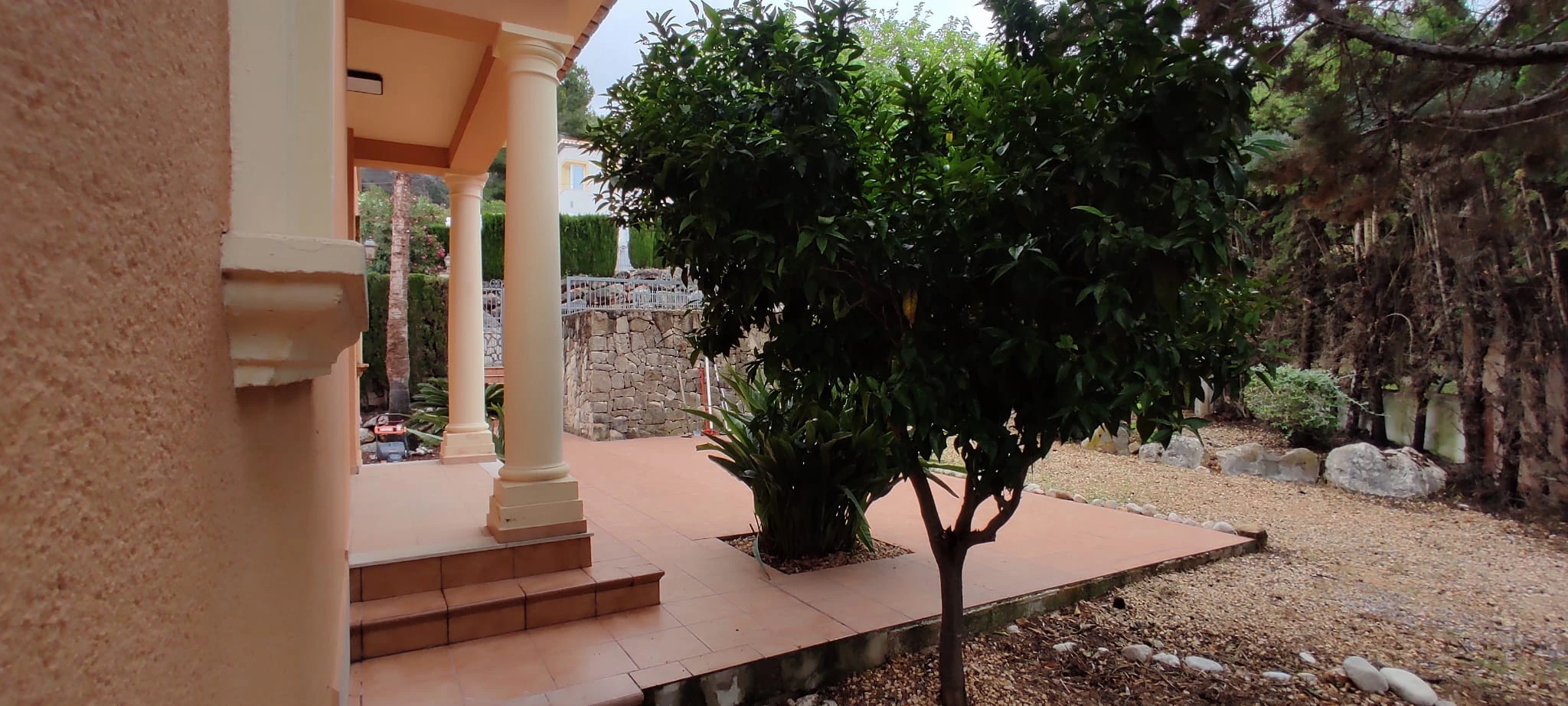Gran chalet/villa en venta  muy   amplia  con piscina privada  en Denia