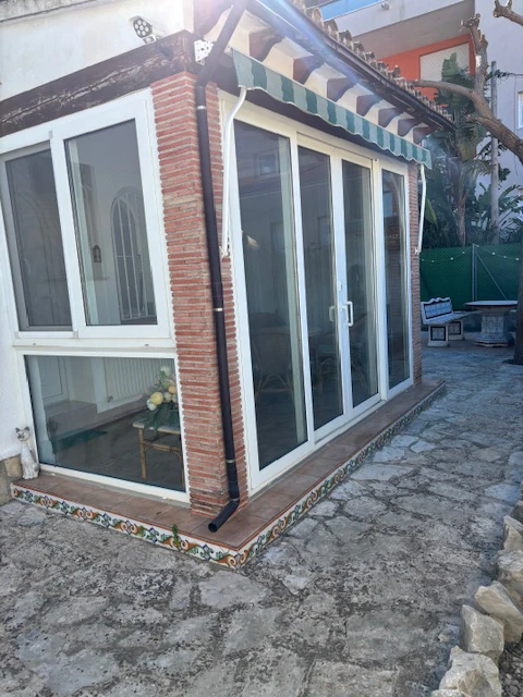 Freistehende Villa nahe dem Meer