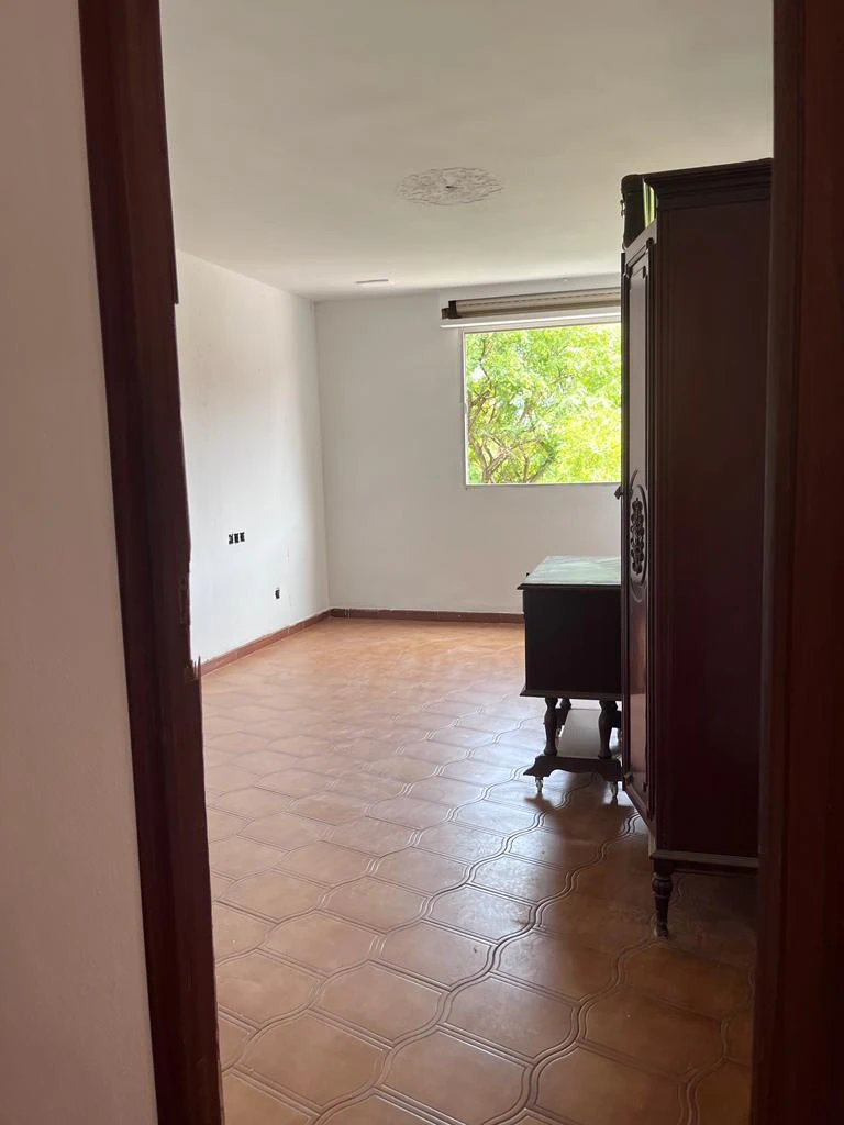 SEHR GERÄUMIGE ZENTRALE WOHNUNG IN DÉNIA