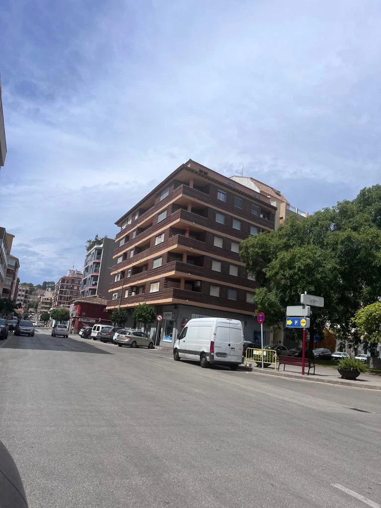 SEHR GERÄUMIGE ZENTRALE WOHNUNG IN DÉNIA