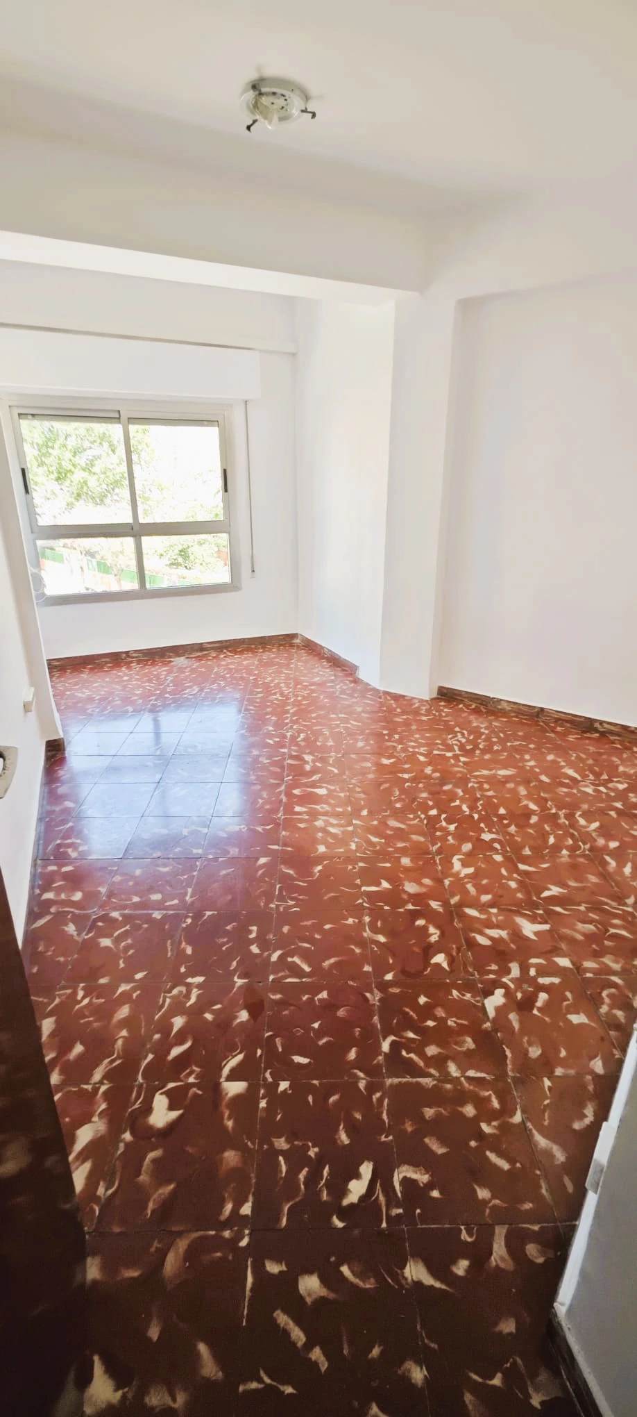 ZENTRALES 4-ZIMMER-APARTMENT