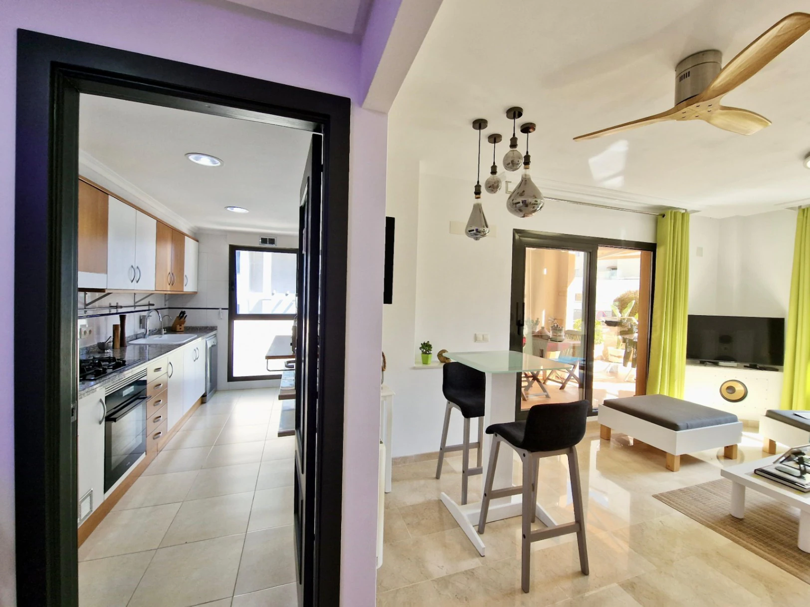 Renovated apartment with 2 bedrooms in Denia, Alicante.