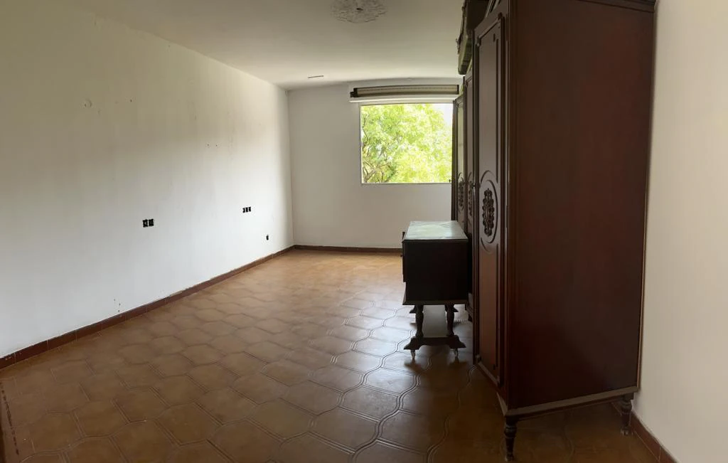 SEHR GERÄUMIGE ZENTRALE WOHNUNG IN DÉNIA