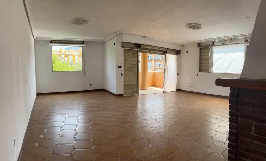 SEHR GERÄUMIGE ZENTRALE WOHNUNG IN DÉNIA