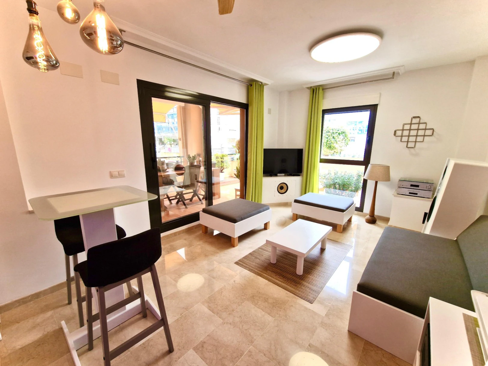 Renovated apartment with 2 bedrooms in Denia, Alicante.