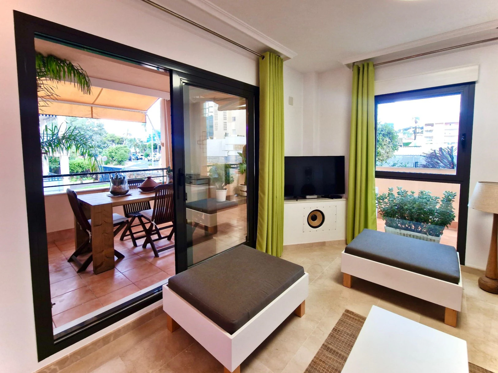 Renovated apartment with 2 bedrooms in Denia, Alicante.