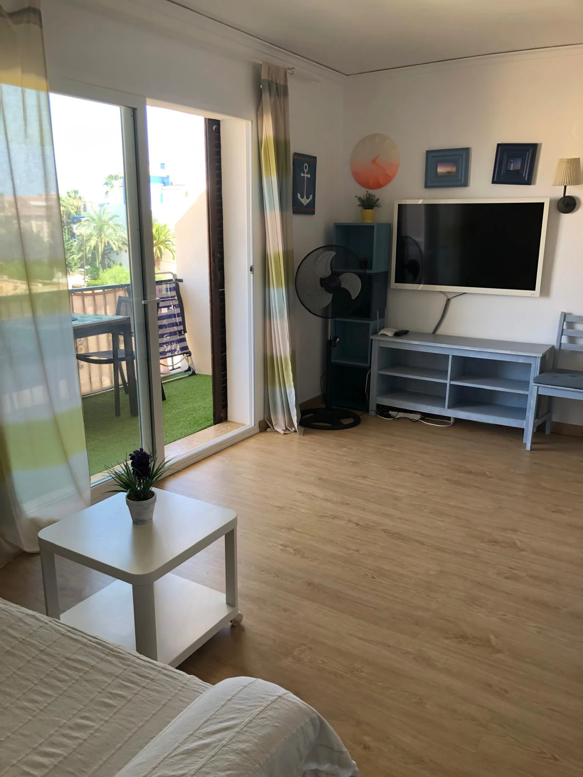 Apartamento tipo ático en tercera y última planta con vistas al mar.