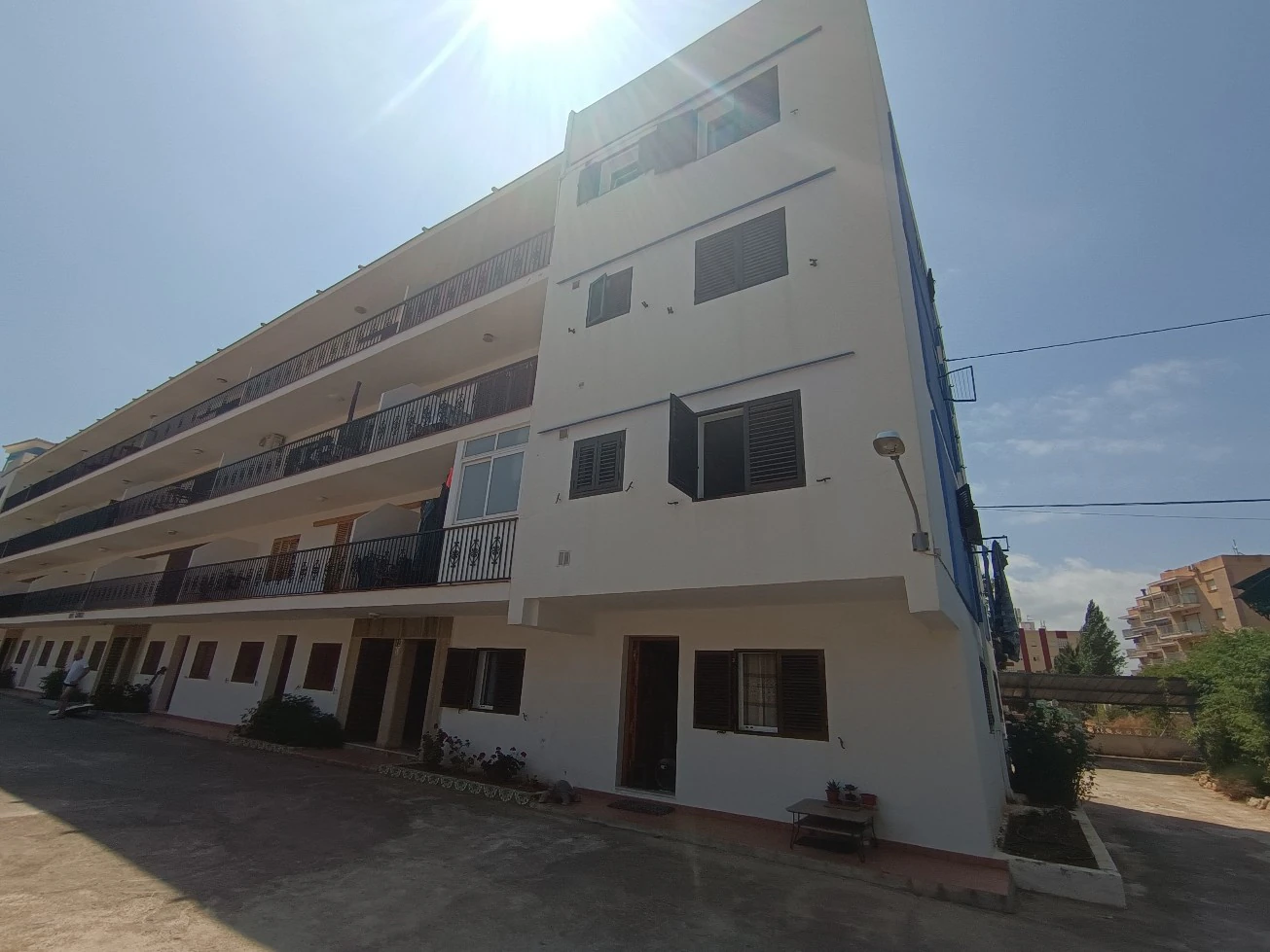 Apartamento tipo ático en tercera y última planta con vistas al mar.