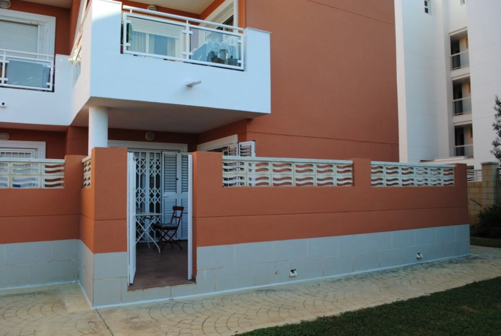 Appartement à Denia en rez-de-chaussée de 2 chambres avec terrasse privée à vendre.