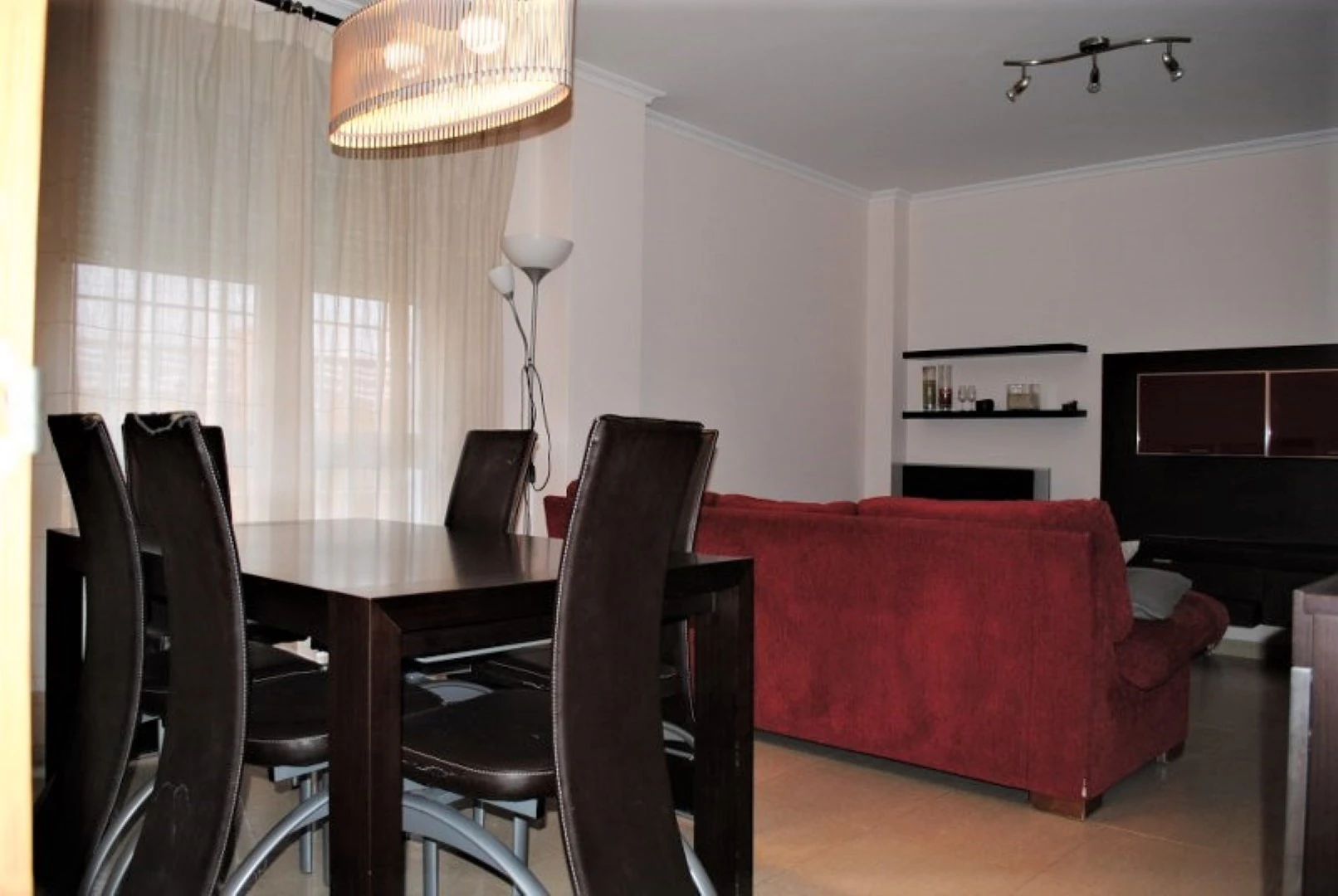Appartement à Denia en rez-de-chaussée de 2 chambres avec terrasse privée à vendre.