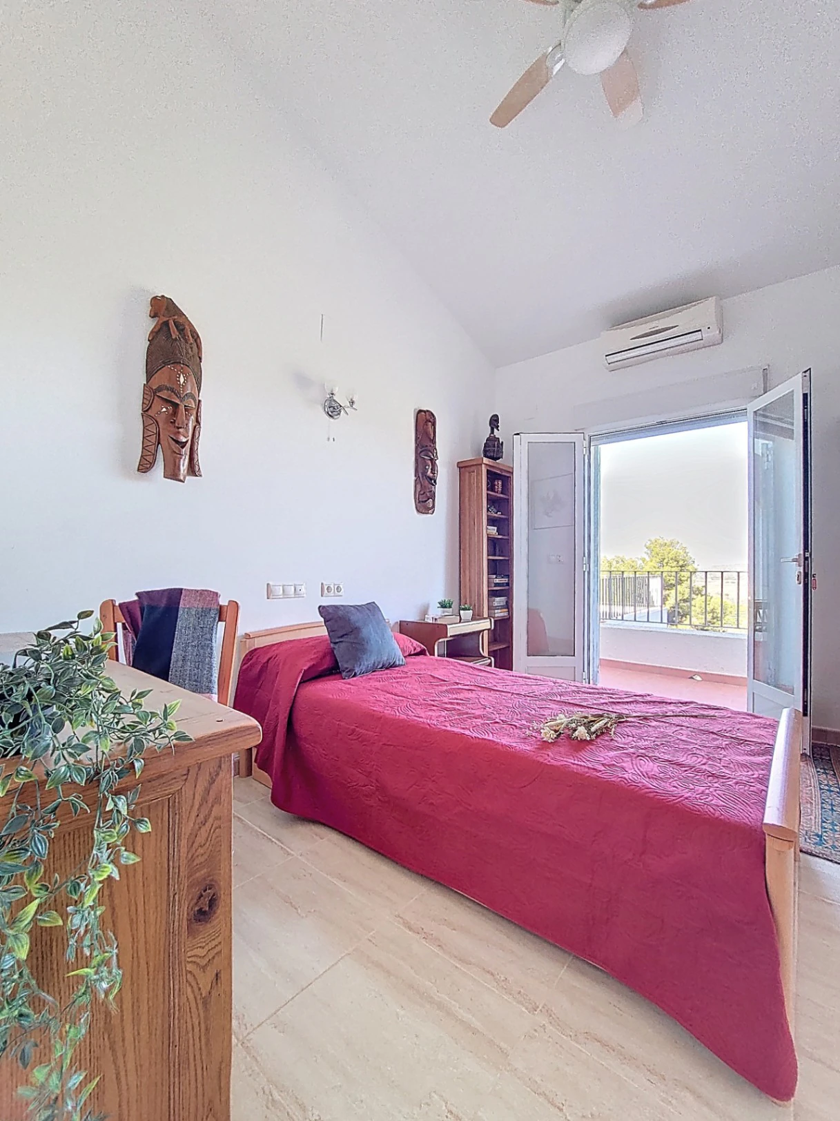 Villa con piscina y vistas abiertas en Monte Pego