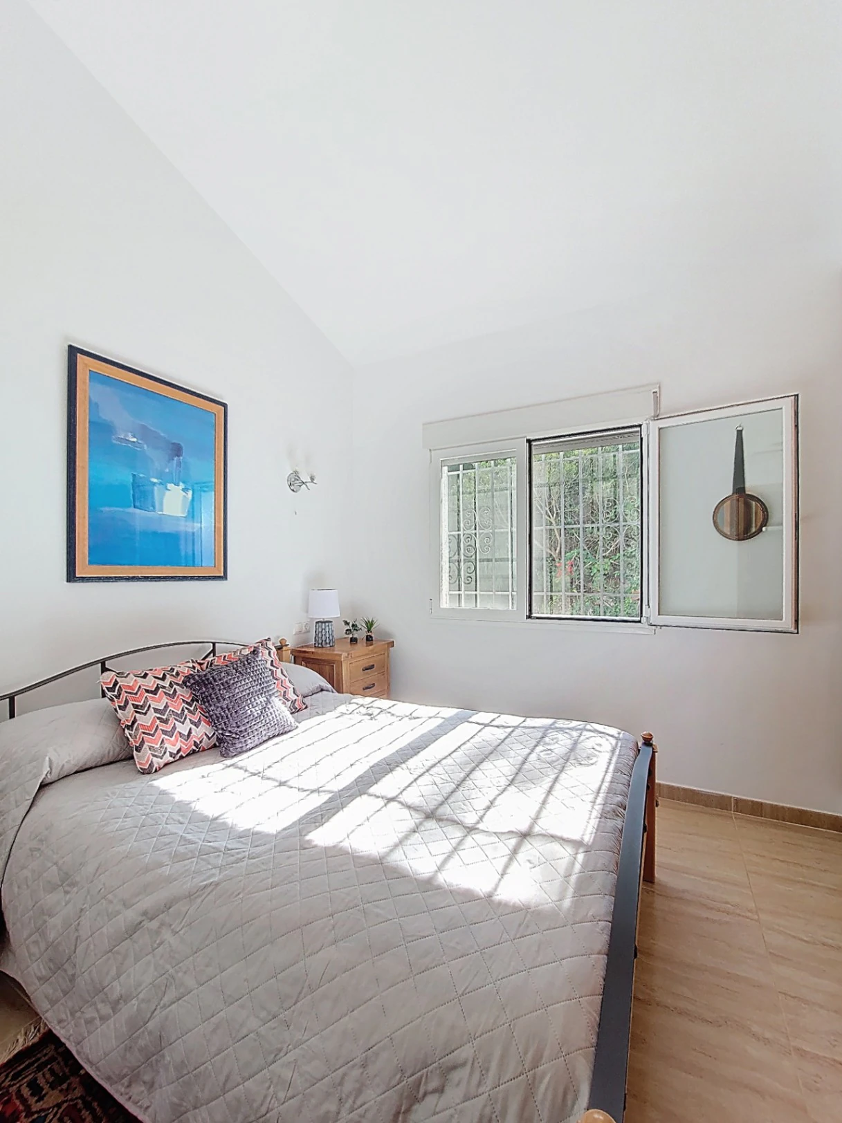 Villa con piscina y vistas abiertas en Monte Pego