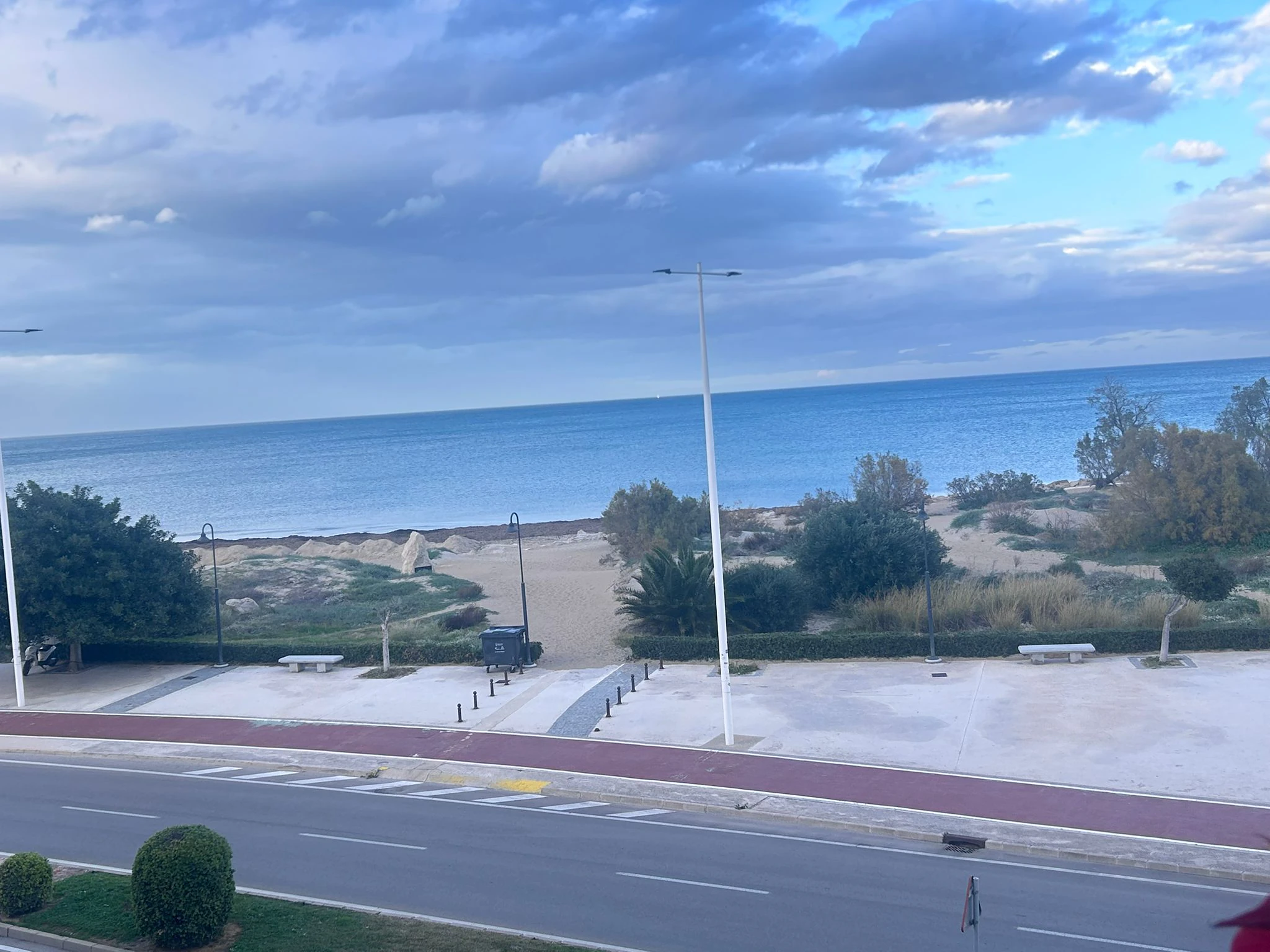 Ático con vistas al mar junto a la playa del Raset y el puerto de Dénia