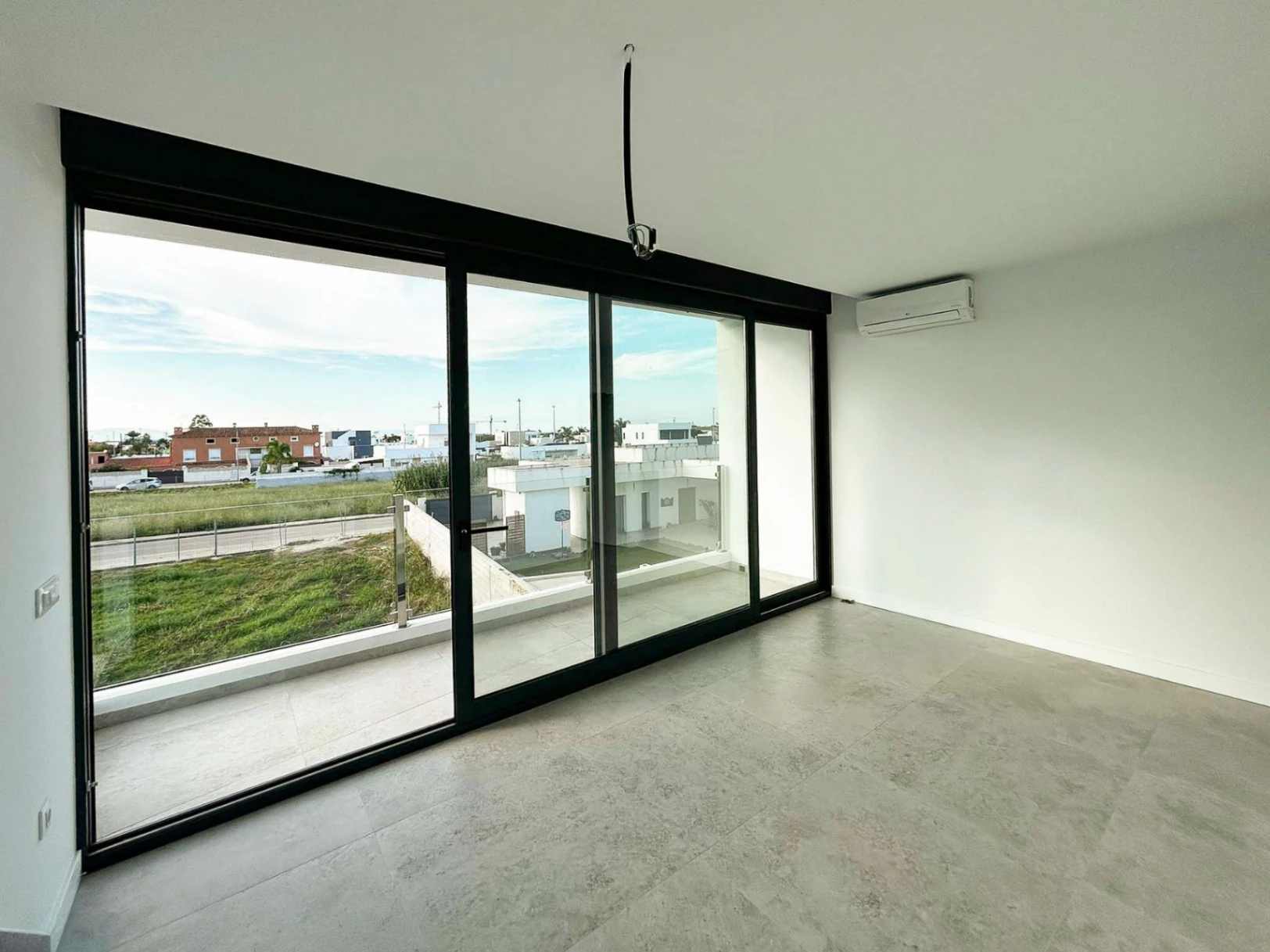 Villa moderne neuve à Vergel