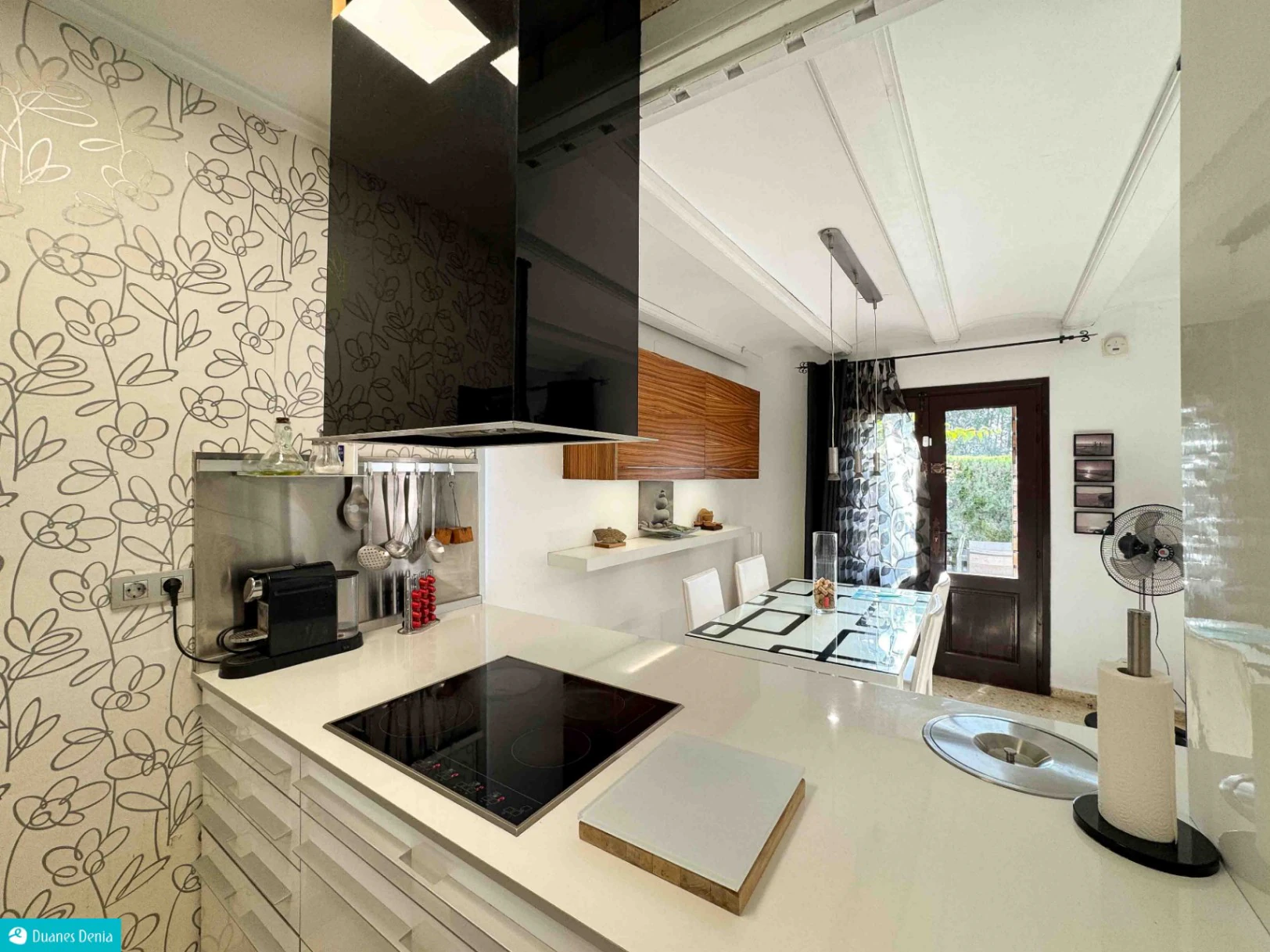 ADOSADO DUPLEX CON JARDÍN PRIVADO
