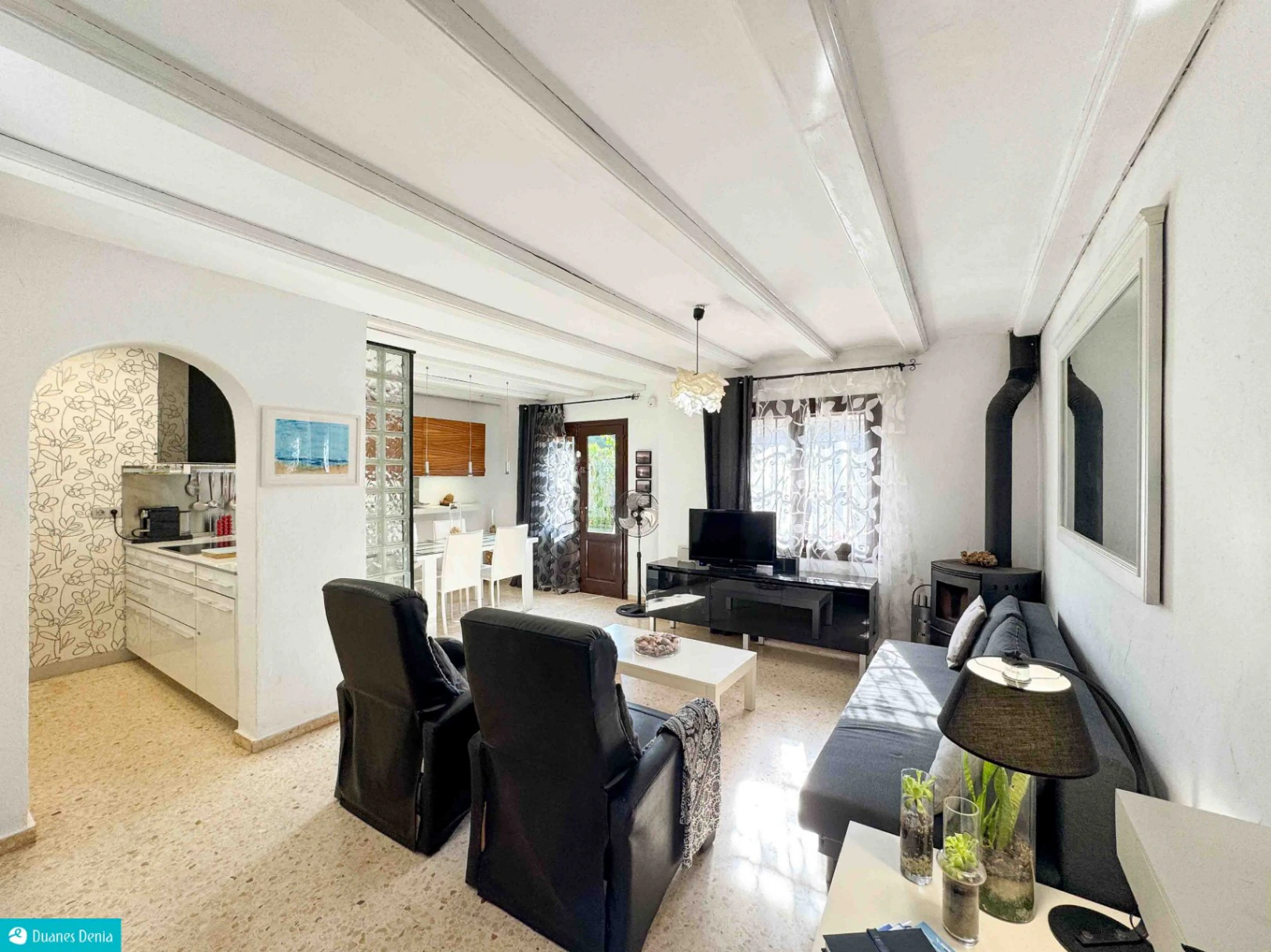 ADOSADO DUPLEX CON JARDÍN PRIVADO