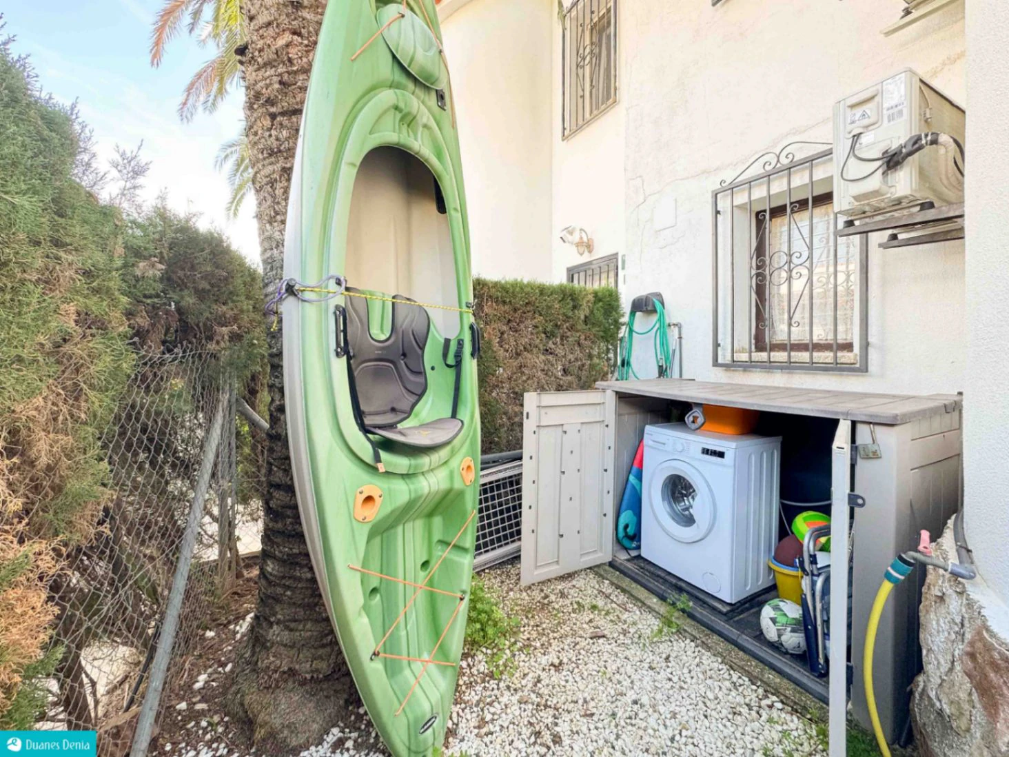 ADOSADO DUPLEX CON JARDÍN PRIVADO