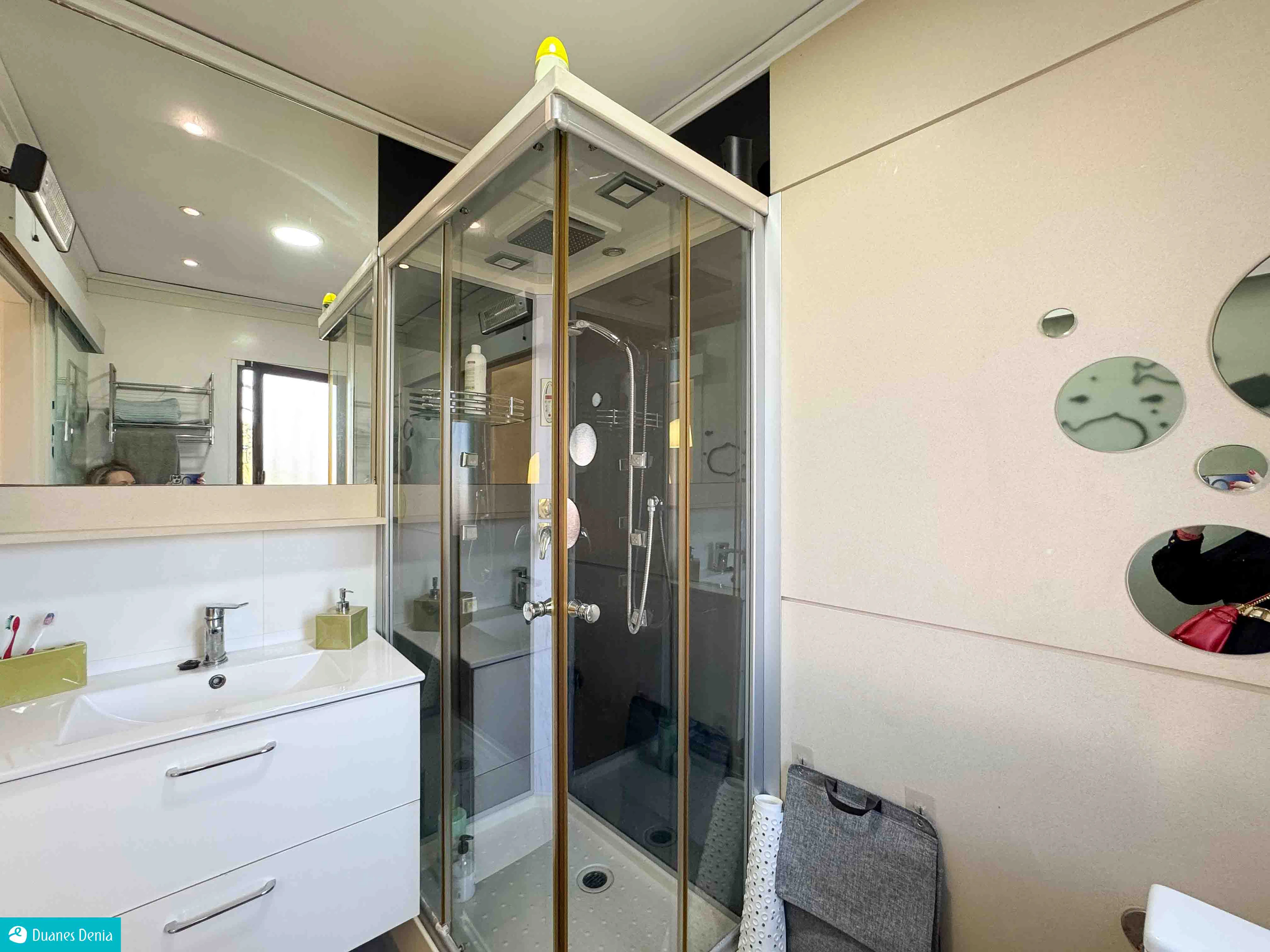 ADOSADO DUPLEX CON JARDÍN PRIVADO
