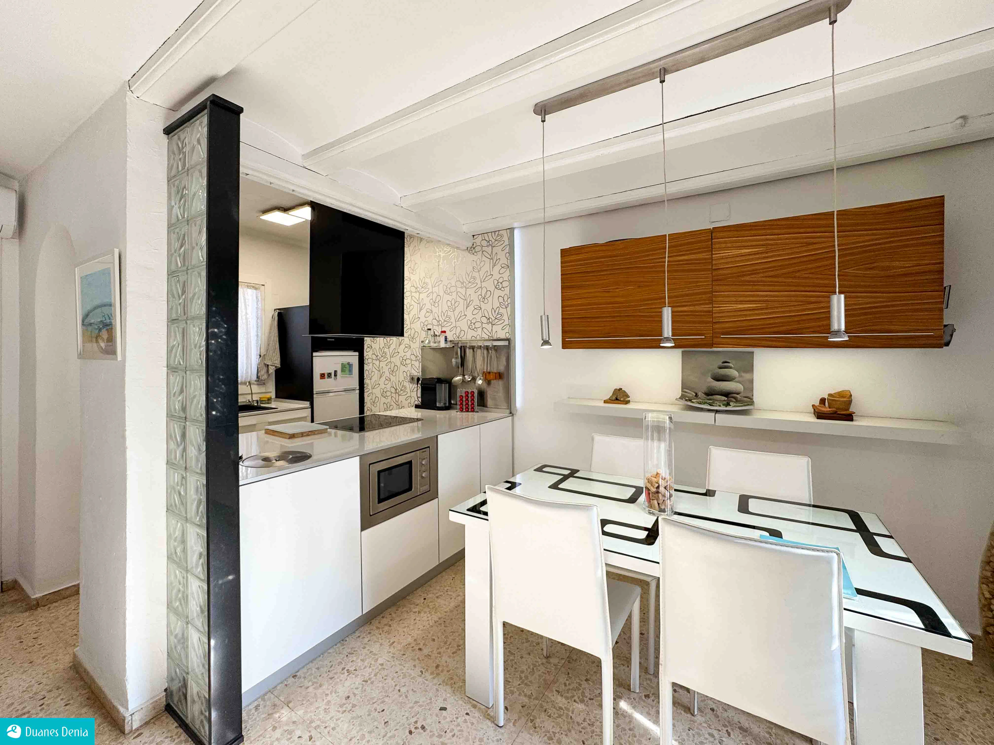 ADOSADO DUPLEX CON JARDÍN PRIVADO