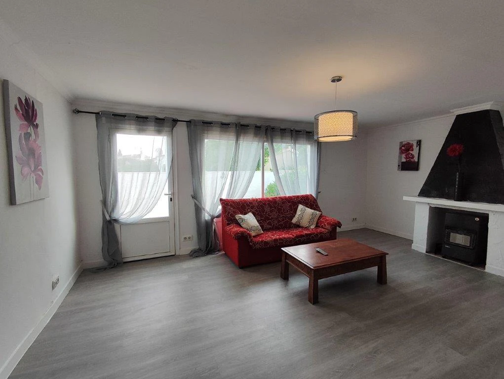 Chalet estilo Bungalow cerca del casco urbano