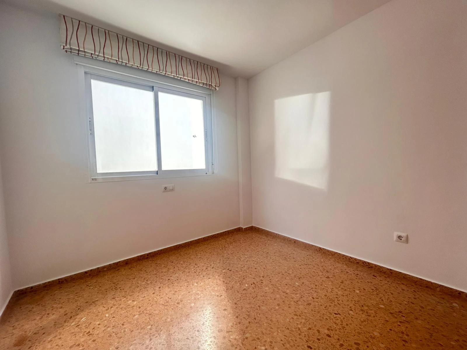 Piso de tres dormitorios con garaje  y trastero en el centro de Ondara.