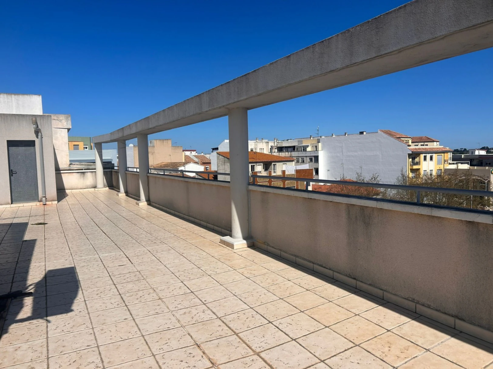 Piso de tres dormitorios con garaje  y trastero en el centro de Ondara.