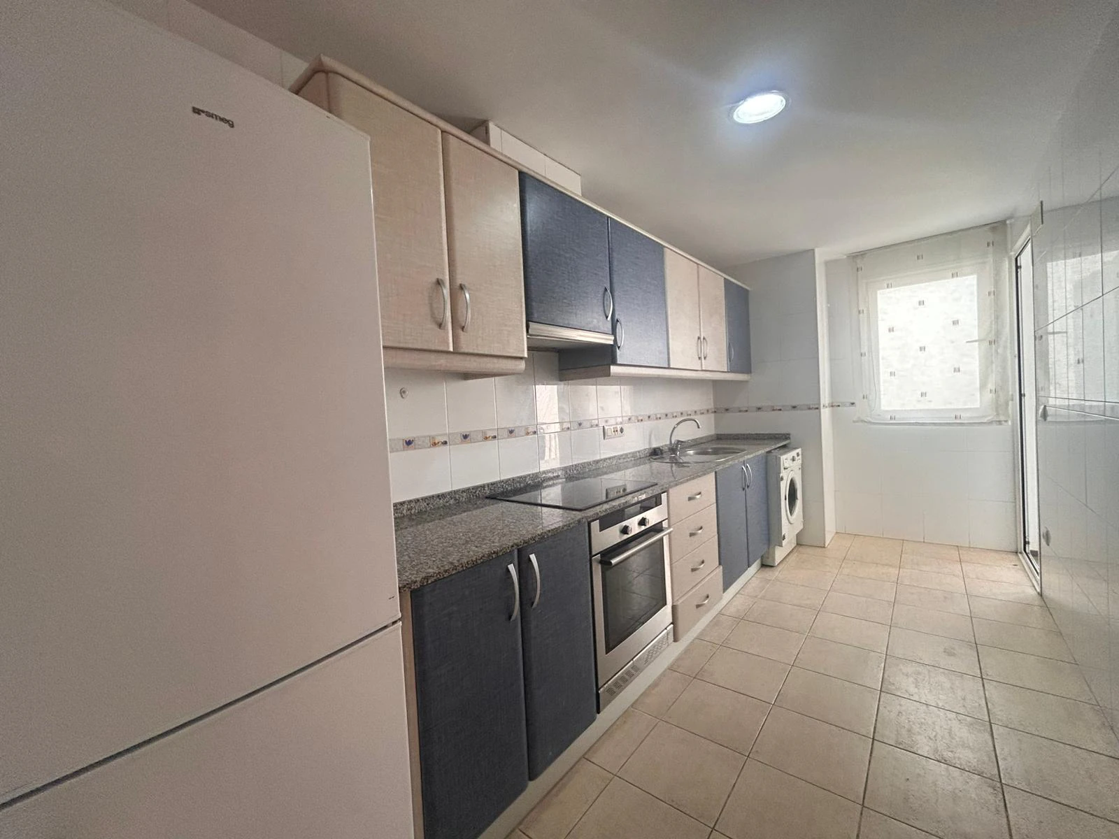 Piso de tres dormitorios con garaje  y trastero en el centro de Ondara.