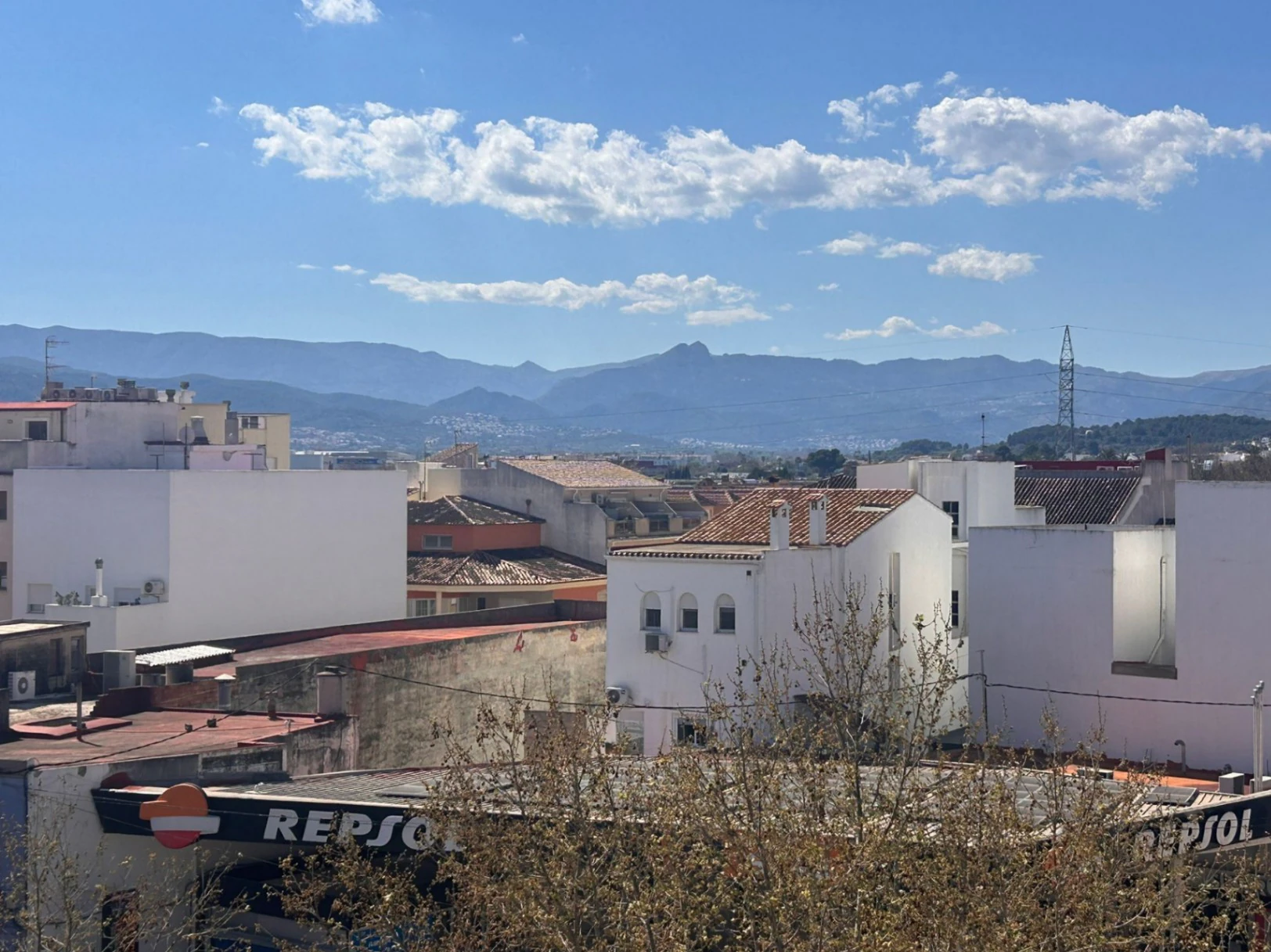 Piso de tres dormitorios con garaje  y trastero en el centro de Ondara.