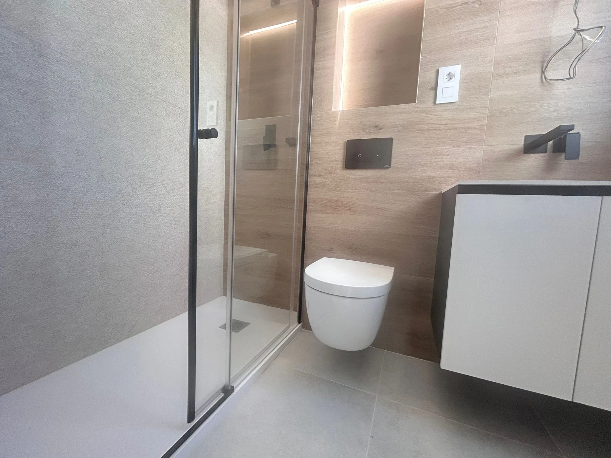Cuatro viviendas unifamiliares con piscina privada, acabadas y llave en mano.