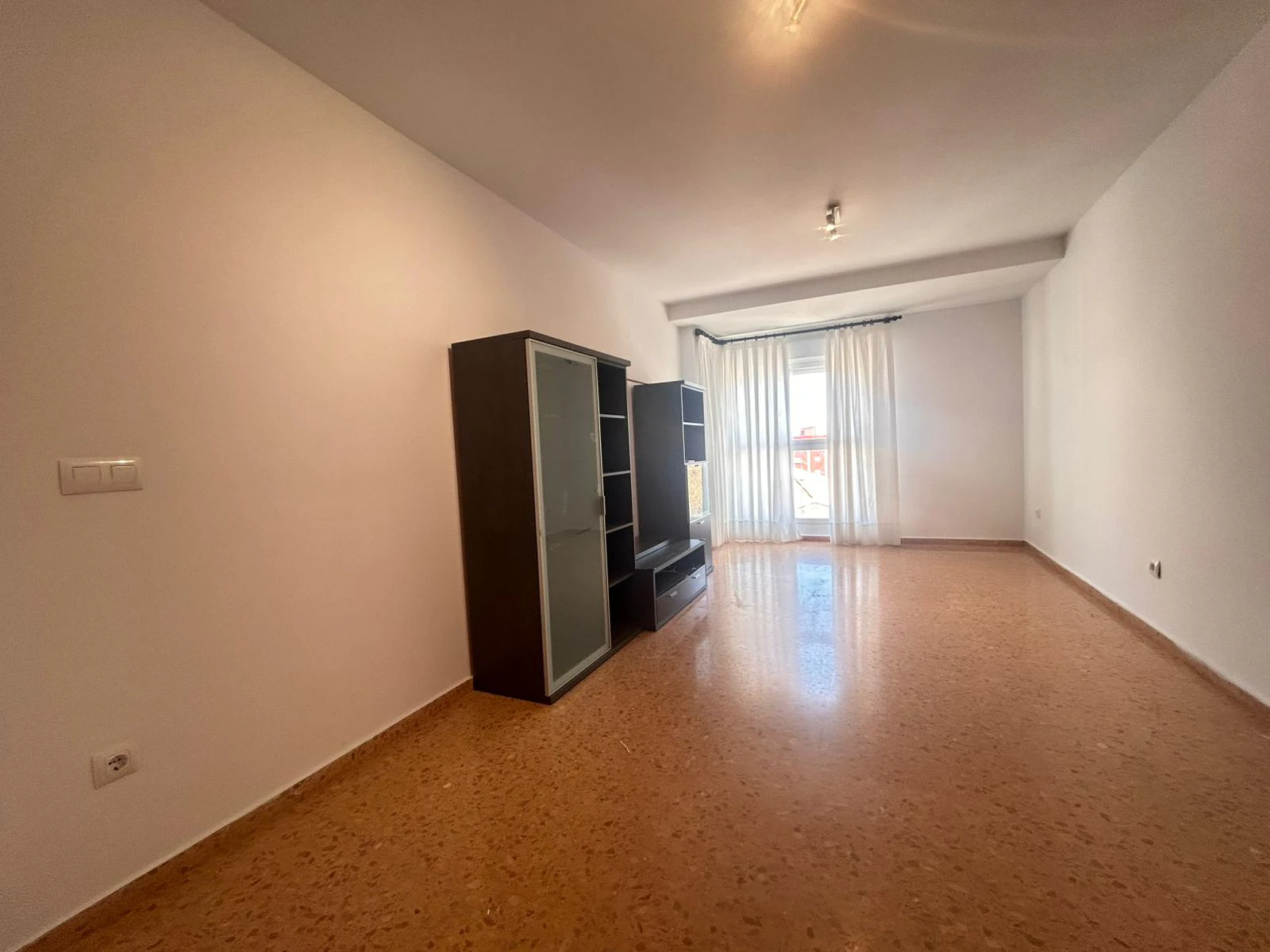 Piso de tres dormitorios con garaje  y trastero en el centro de Ondara.