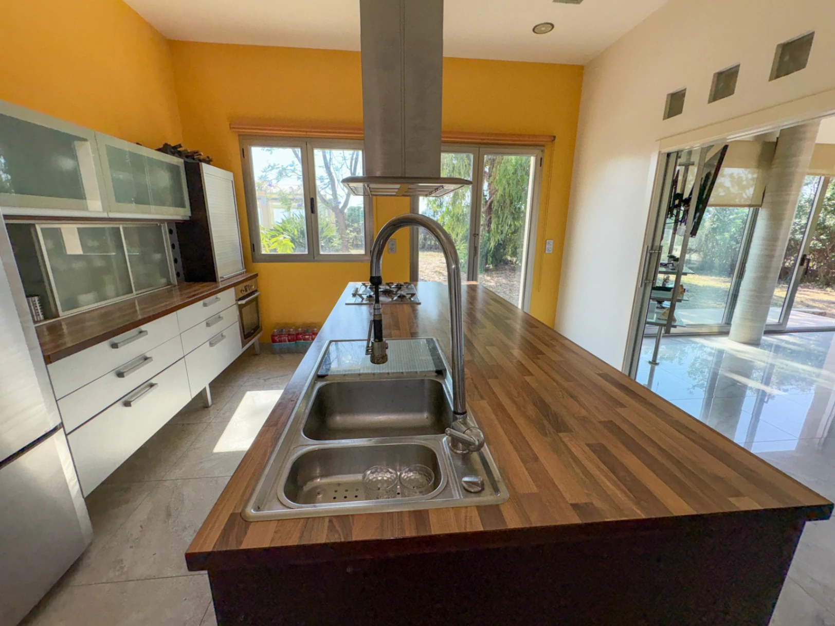 Espectacular Finca de Gran Extensión con Dos Viviendas y Piscina en El Verger.