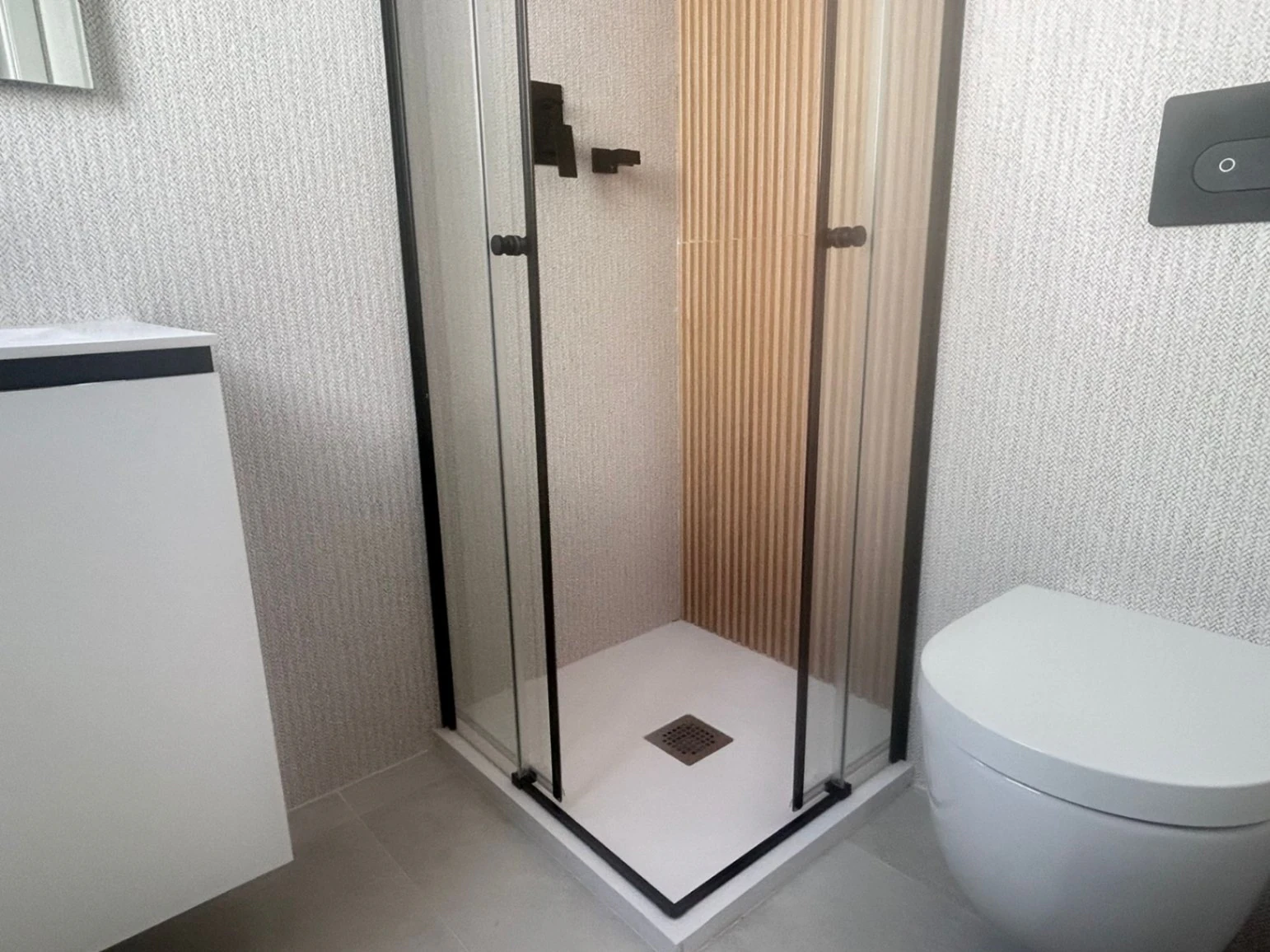 Cuatro viviendas unifamiliares con piscina privada, acabadas y llave en mano.