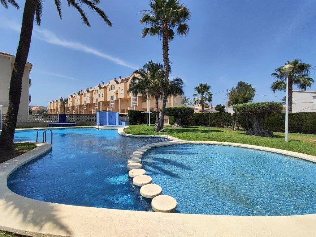 Ático dúplex con encanto mediterráneo a pocos pasos del mar.