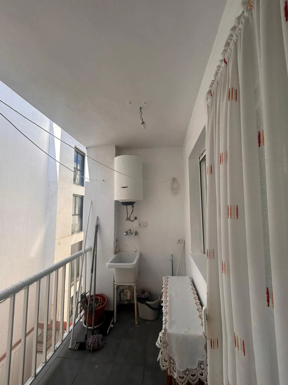 Piso de tres dormitorios con garaje  y trastero en el centro de Ondara.