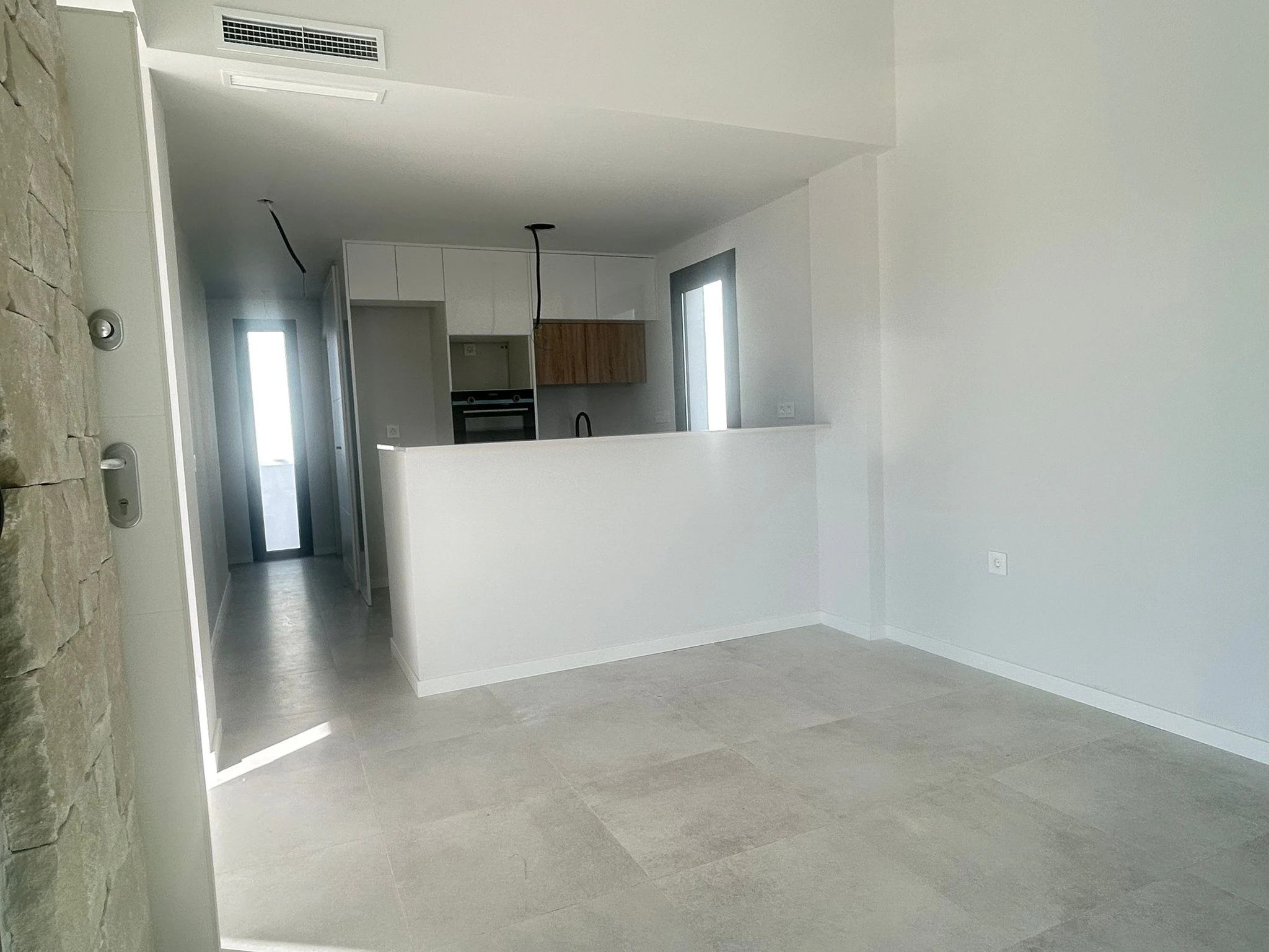 Cuatro viviendas unifamiliares con piscina privada, acabadas y llave en mano.