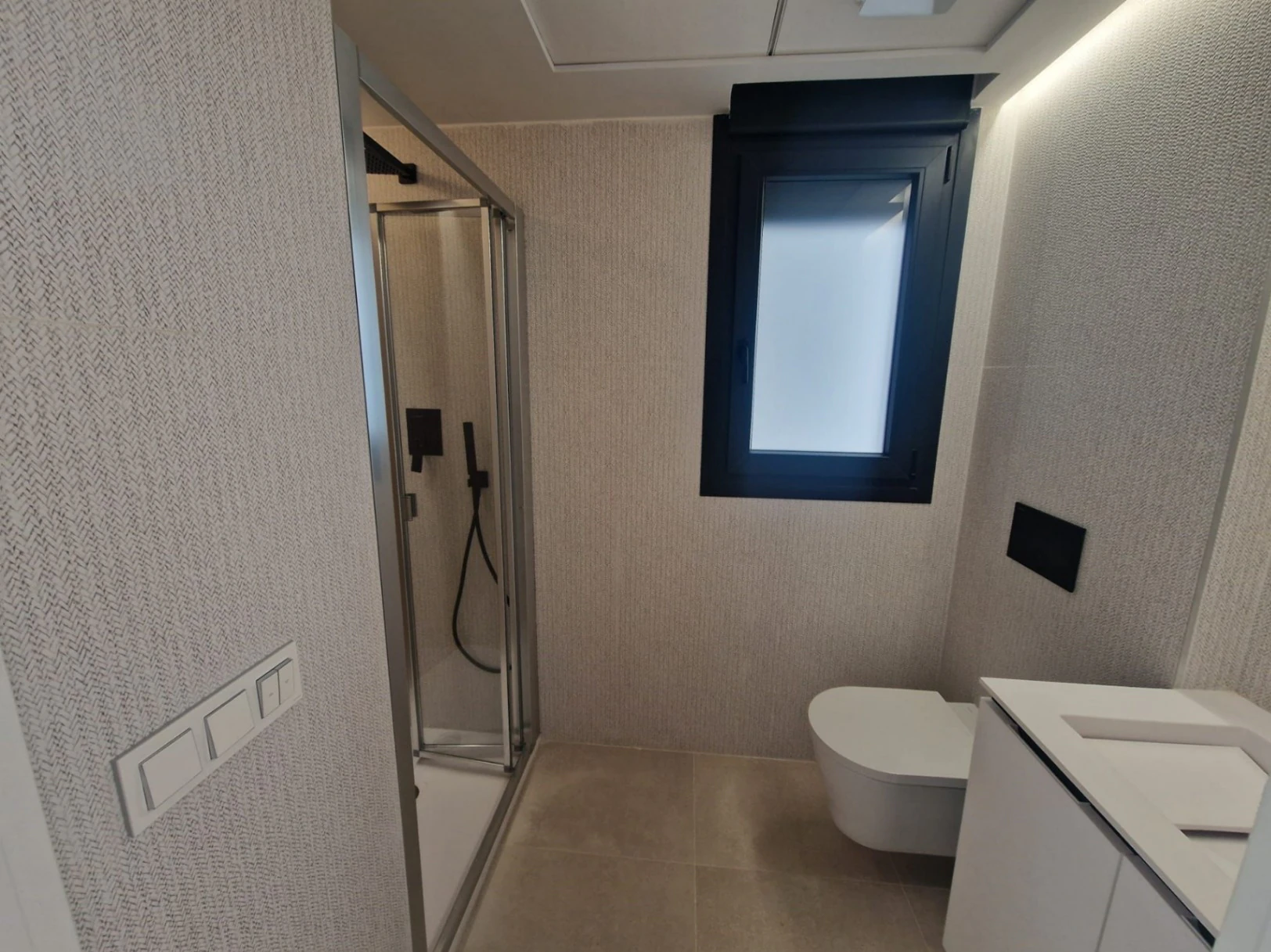Cuatro viviendas unifamiliares con piscina privada, acabadas y llave en mano.