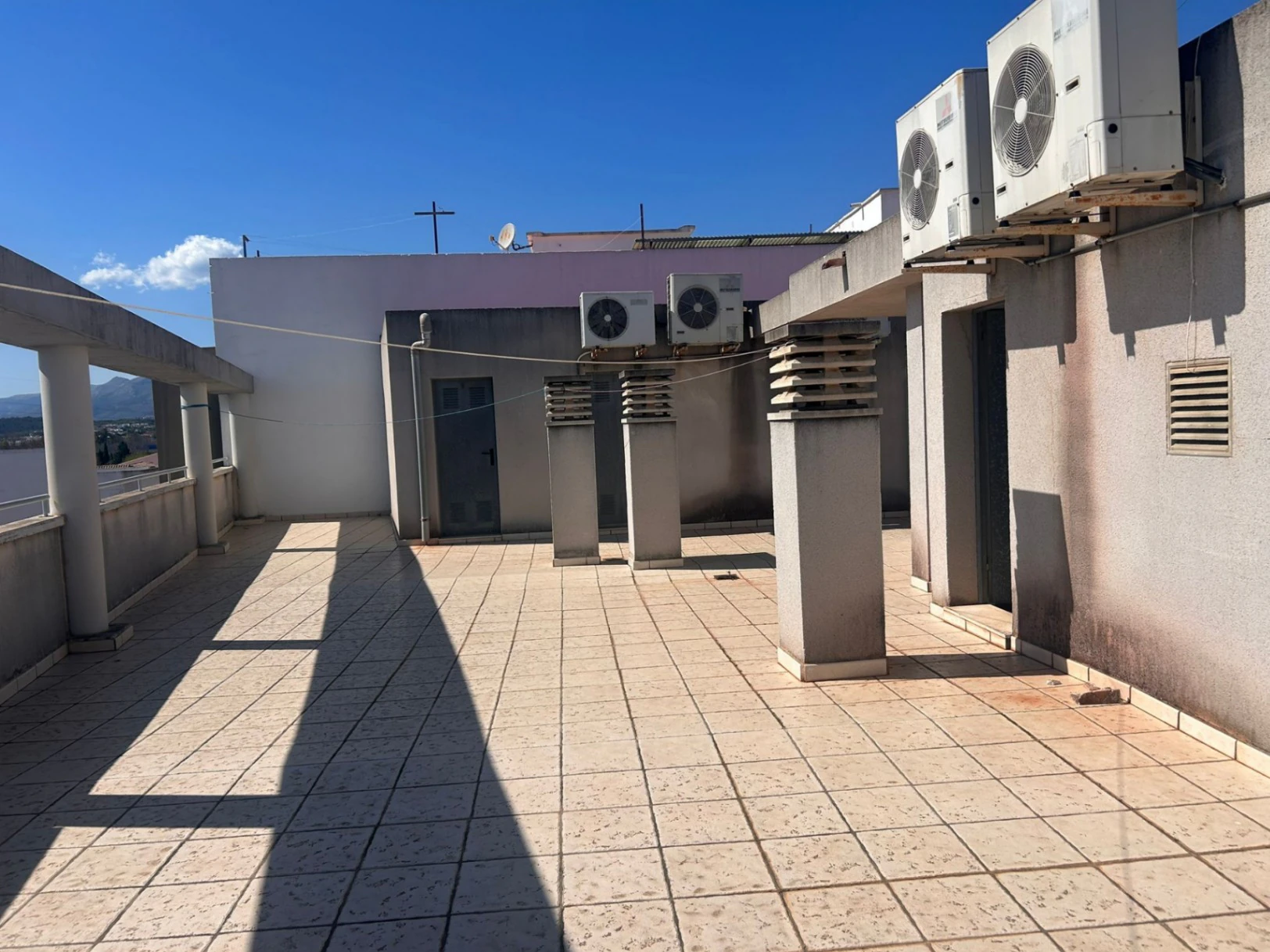 Piso de tres dormitorios con garaje  y trastero en el centro de Ondara.