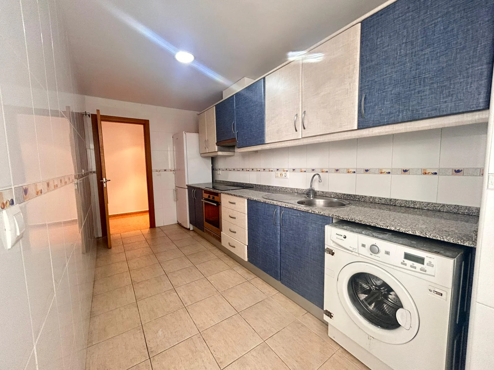 Piso de tres dormitorios con garaje  y trastero en el centro de Ondara.